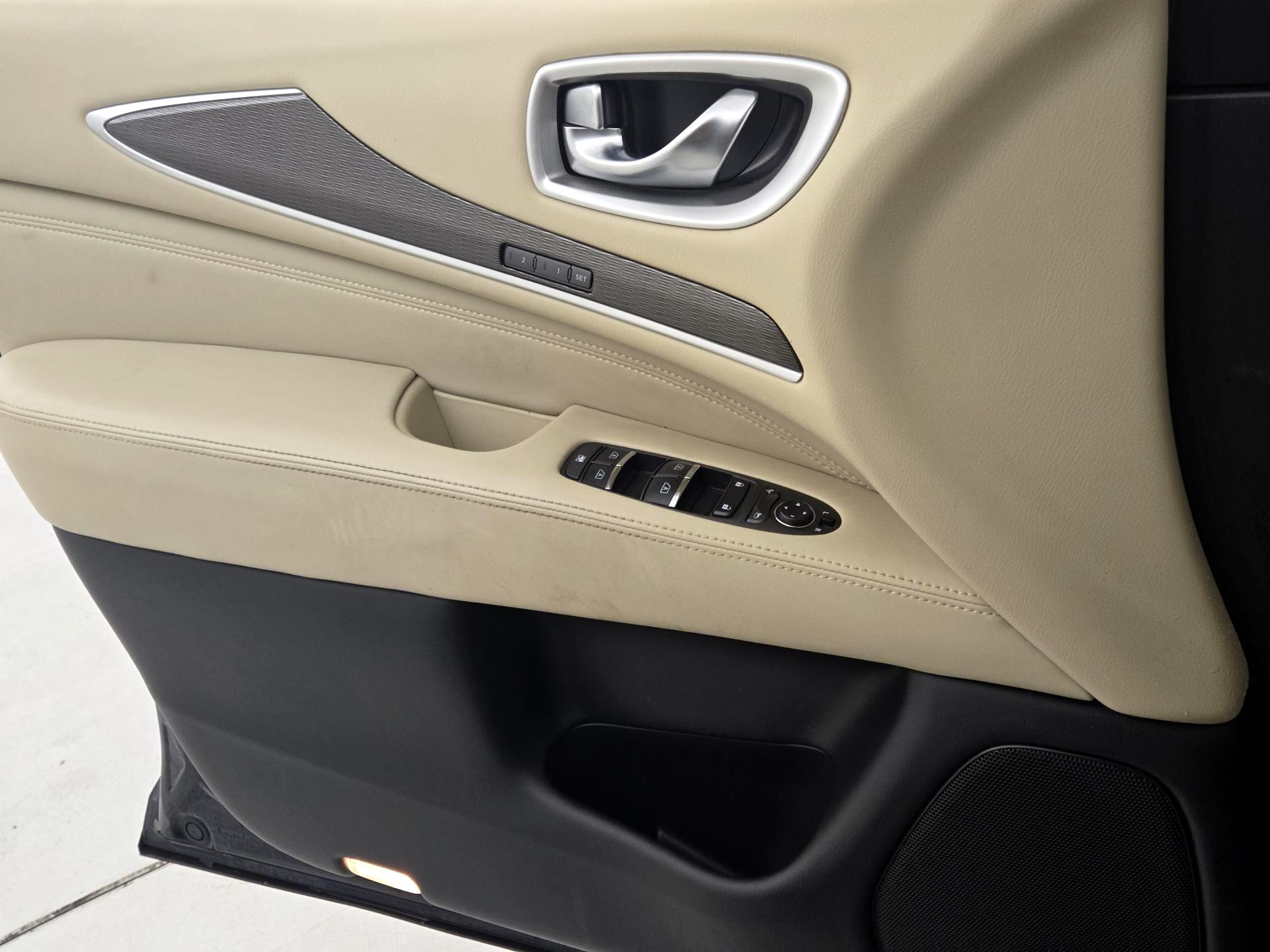 Thumbnail: 2019 INFINITI QX60 - 12