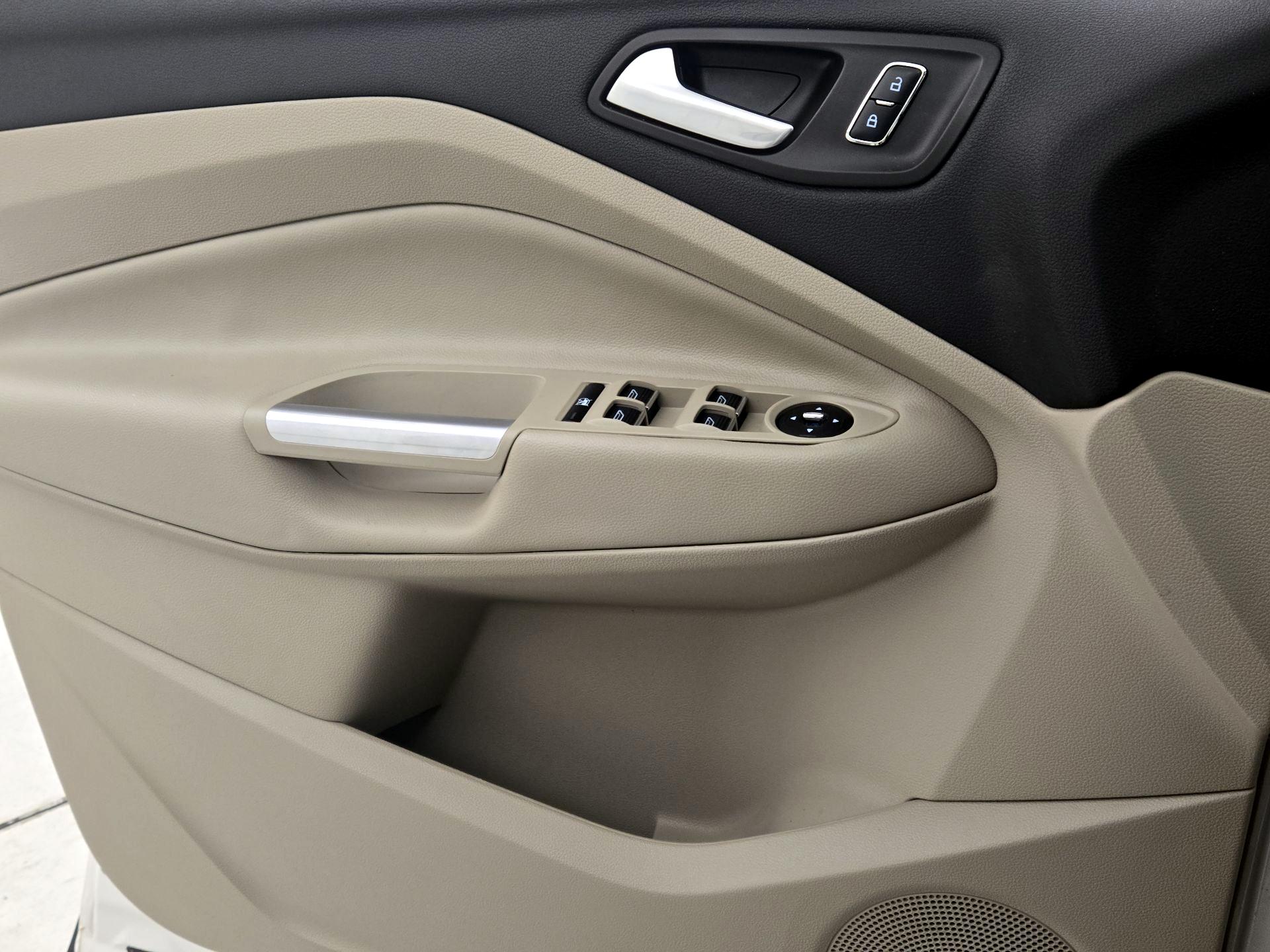 Thumbnail: 2016 Ford Escape - 12