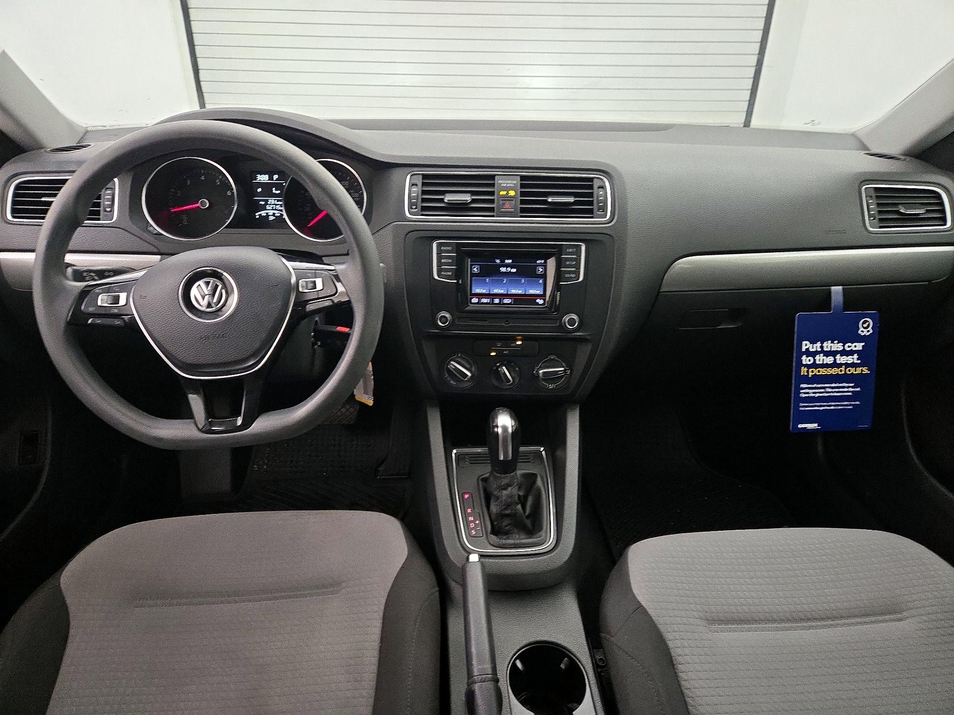 Thumbnail: 2017 Volkswagen Jetta - 9