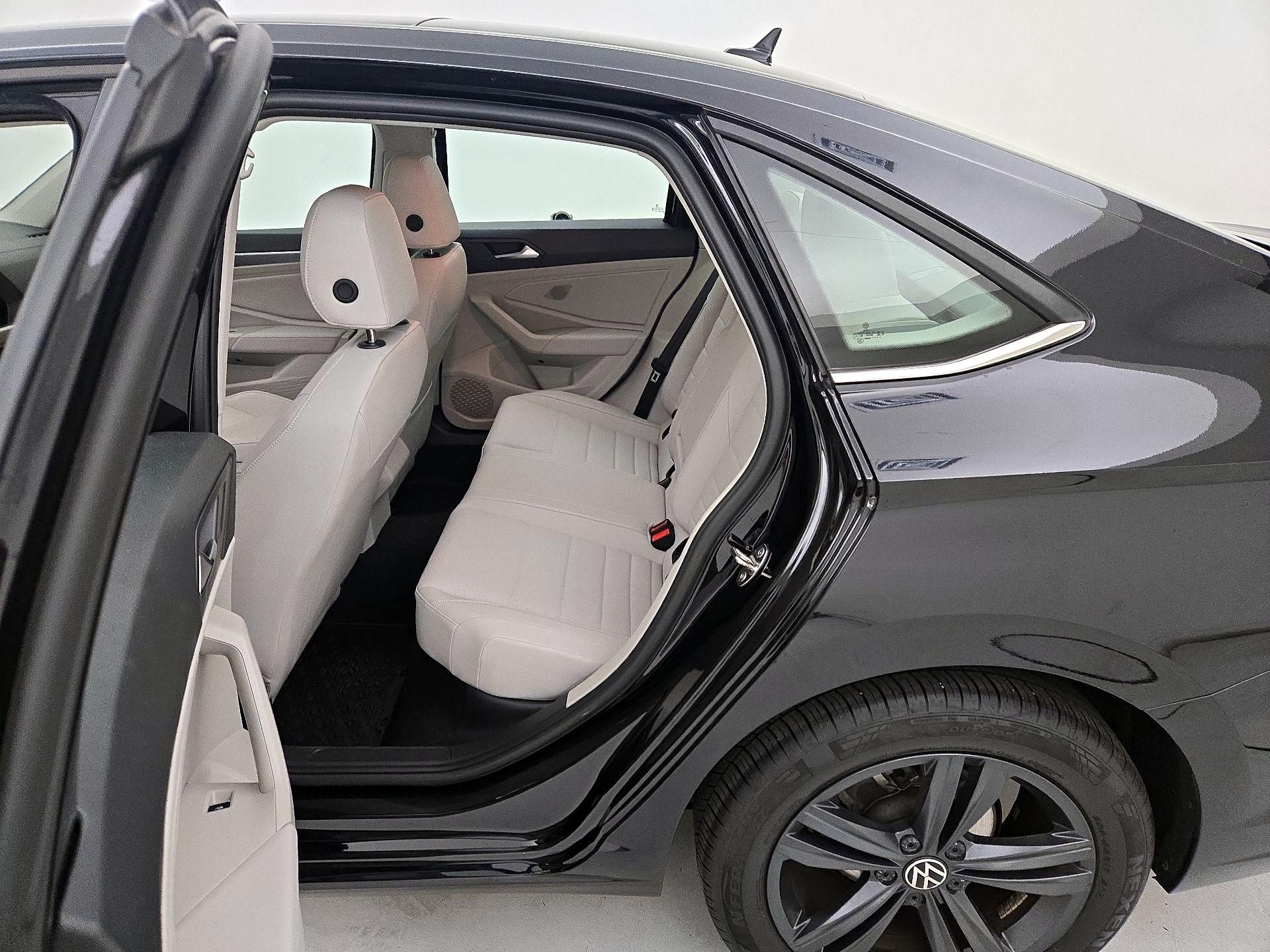 Thumbnail: 2024 Volkswagen Jetta - 19