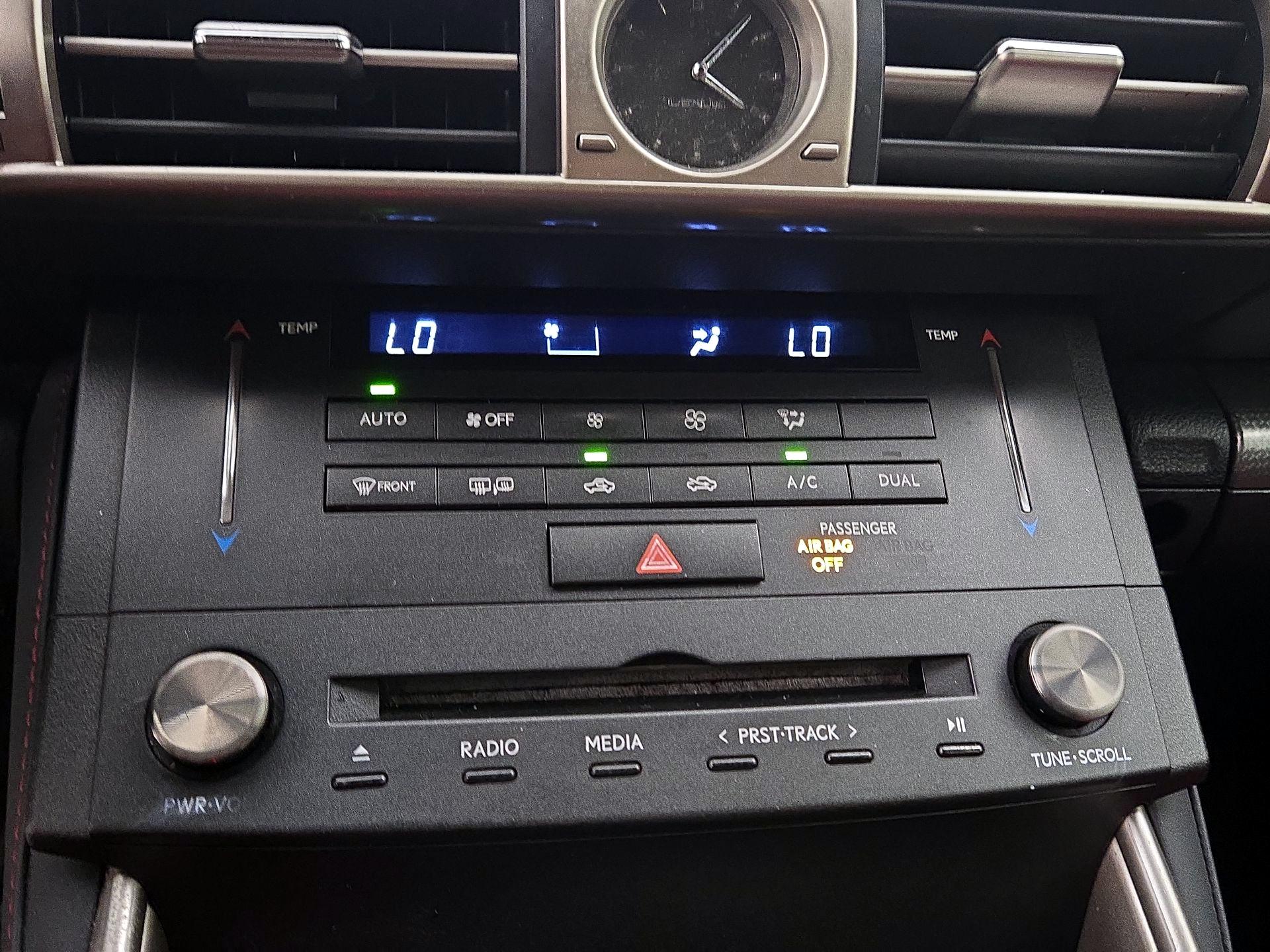 Thumbnail: 2016 Lexus IS - 15