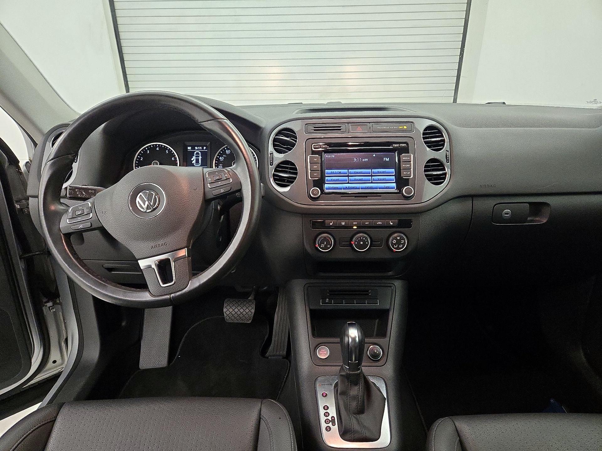 Thumbnail: 2014 Volkswagen Tiguan - 9