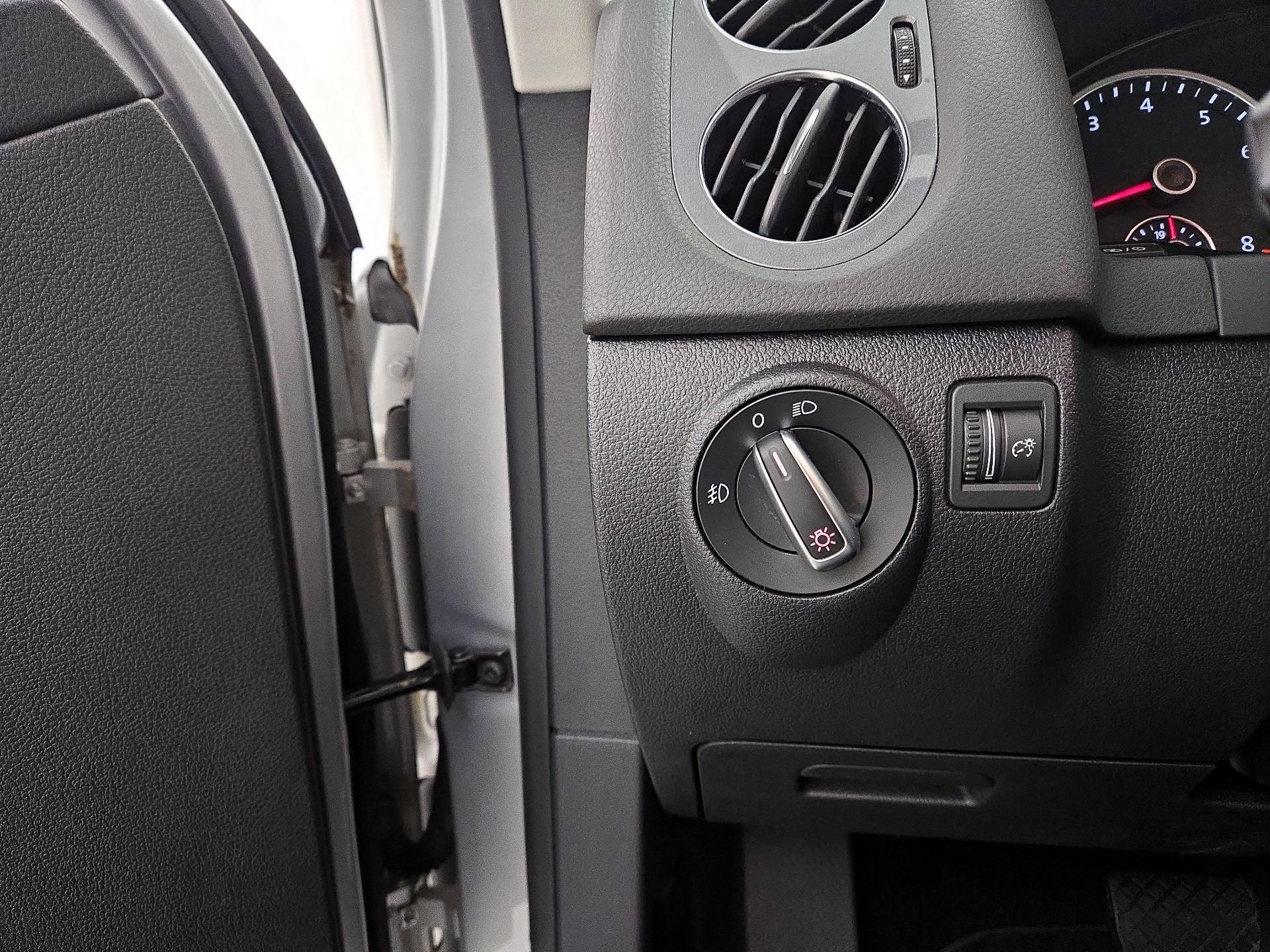 Thumbnail: 2014 Volkswagen Tiguan - 13
