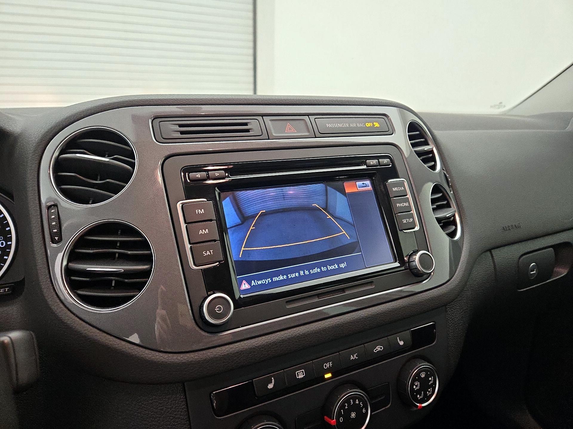 Thumbnail: 2014 Volkswagen Tiguan - 14