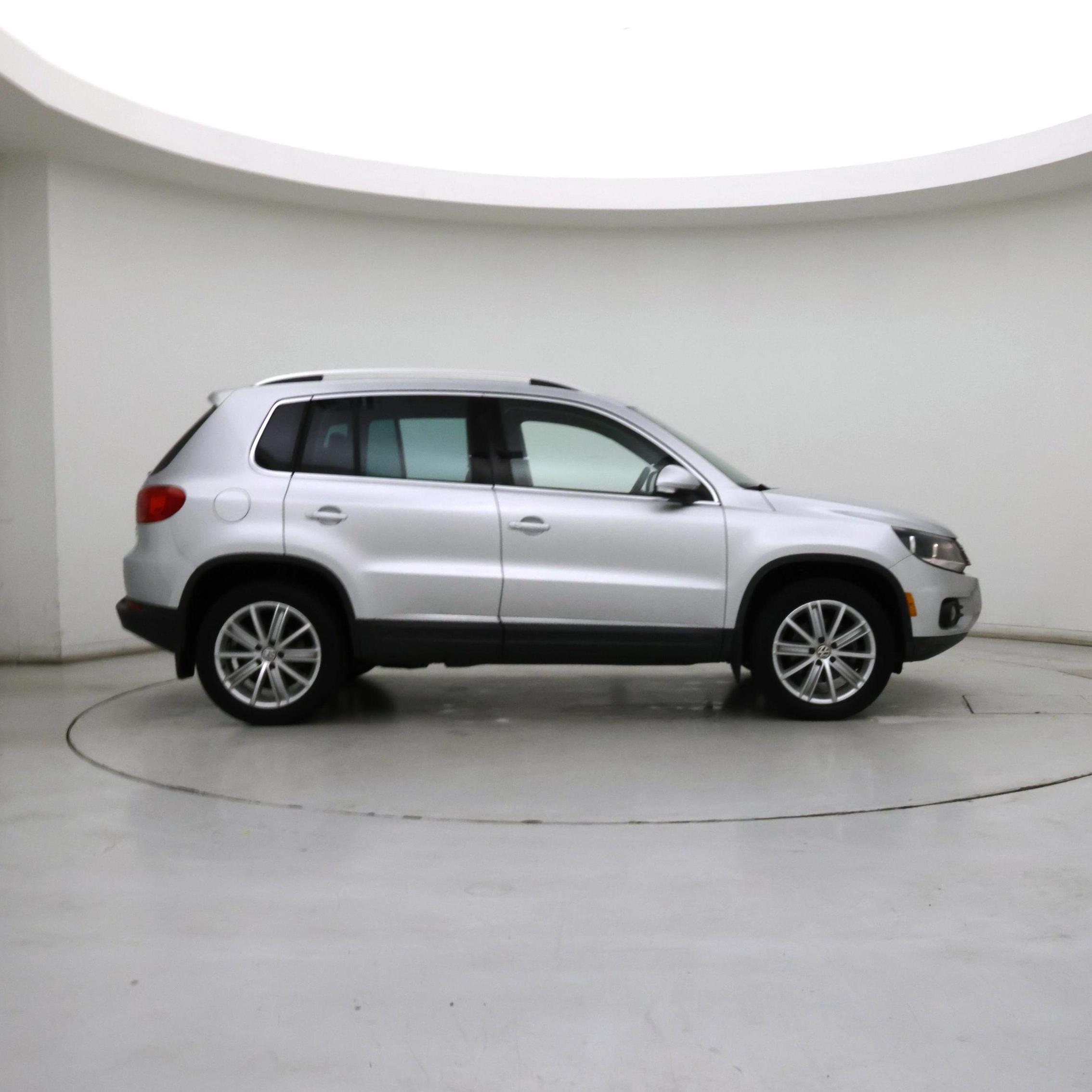 Thumbnail: 2014 Volkswagen Tiguan - 7