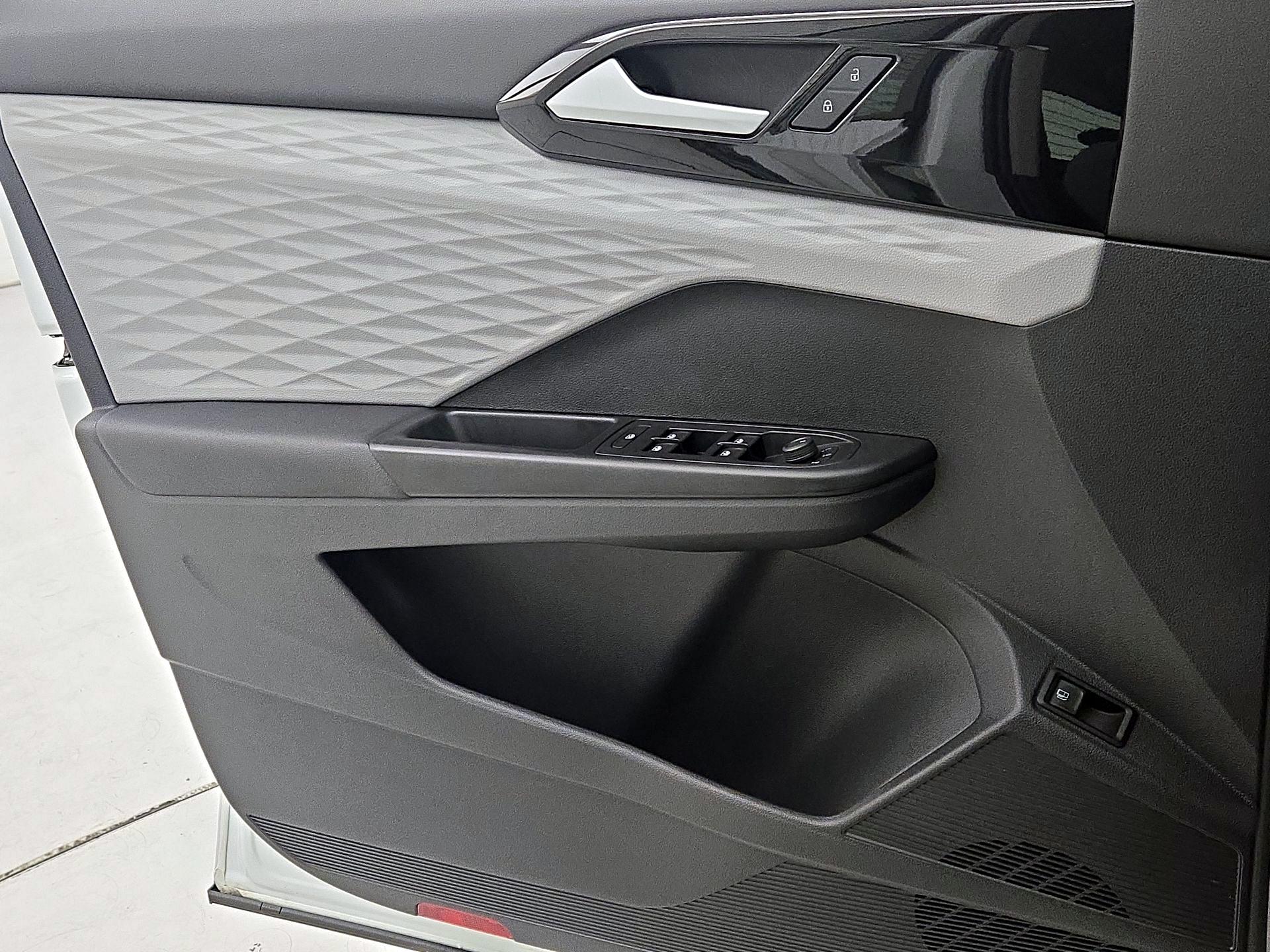Thumbnail: 2022 Volkswagen Taos - 12