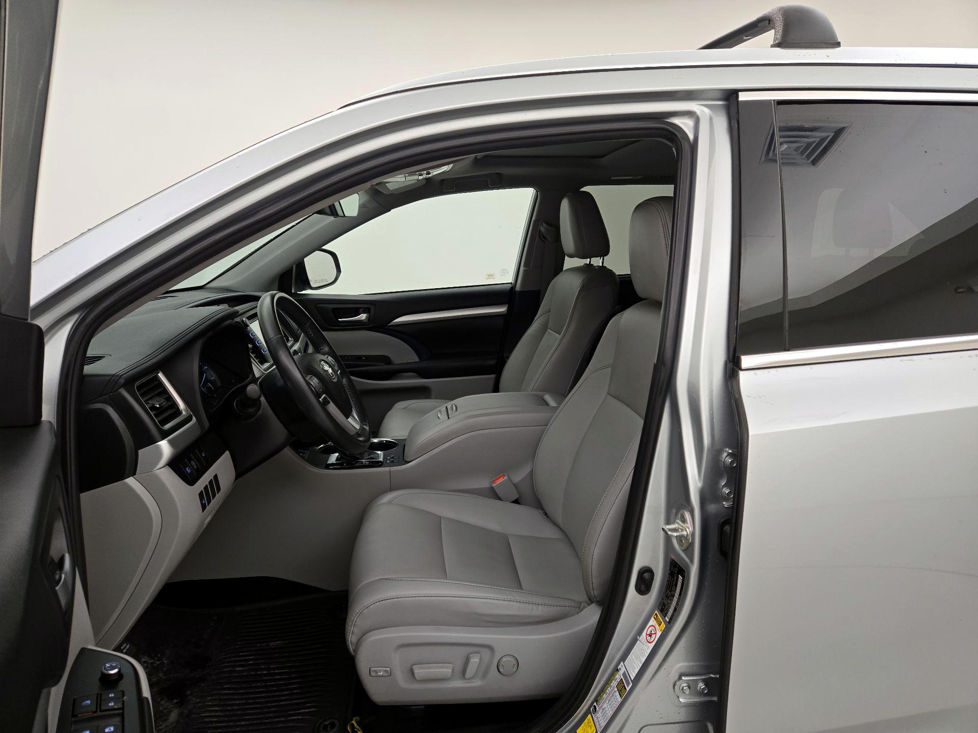 Thumbnail: 2019 Toyota Highlander - 11