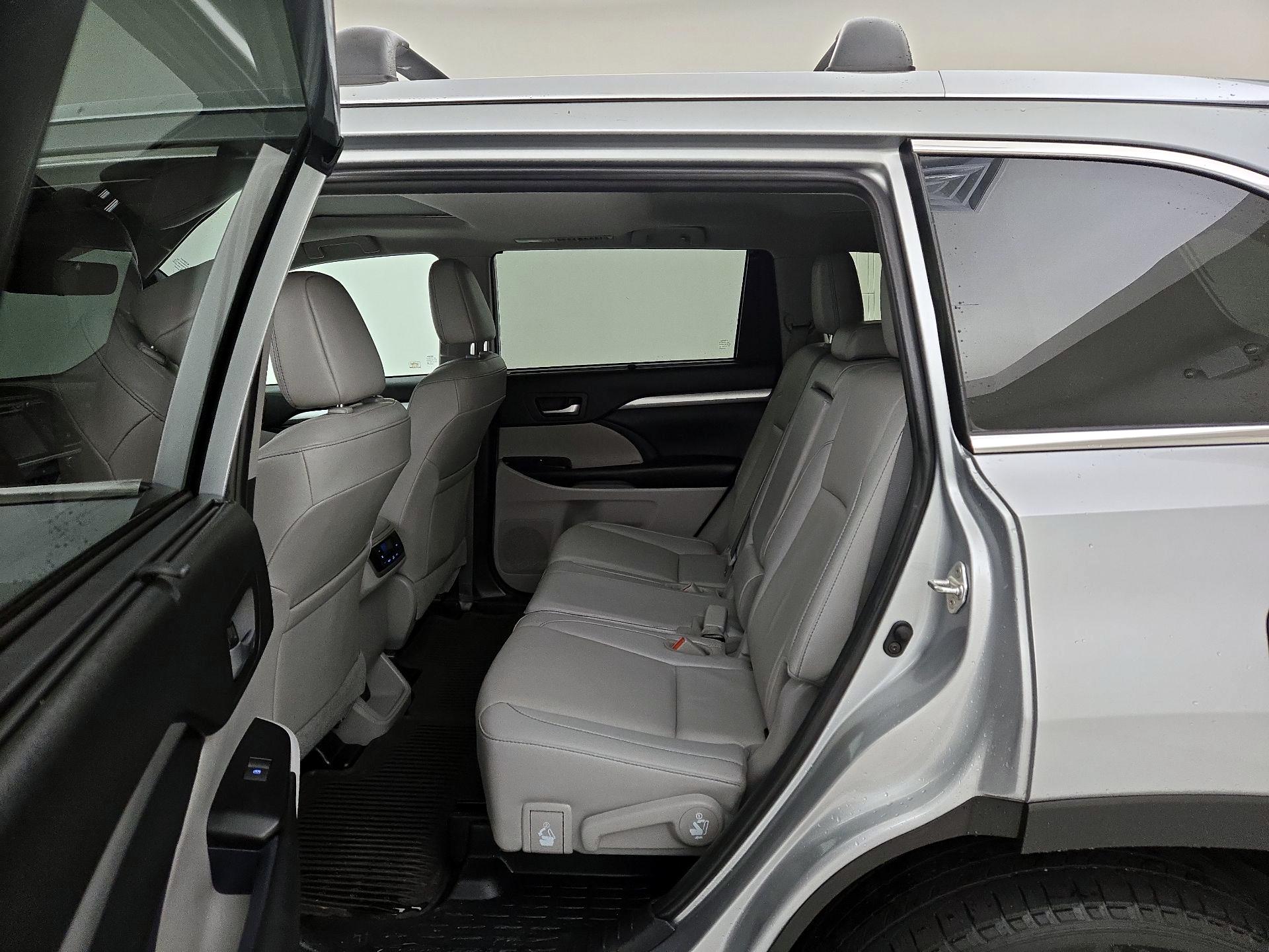 Thumbnail: 2019 Toyota Highlander - 18