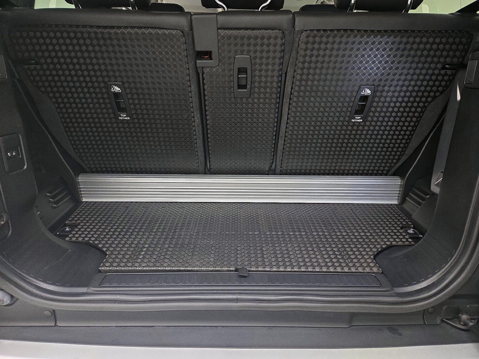 Thumbnail: 2021 Land Rover Defender - 16