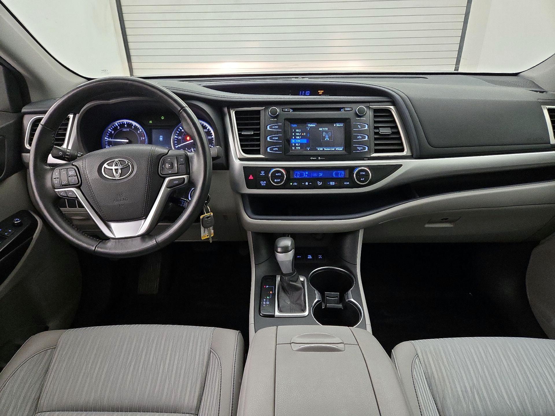 Thumbnail: 2015 Toyota Highlander - 9