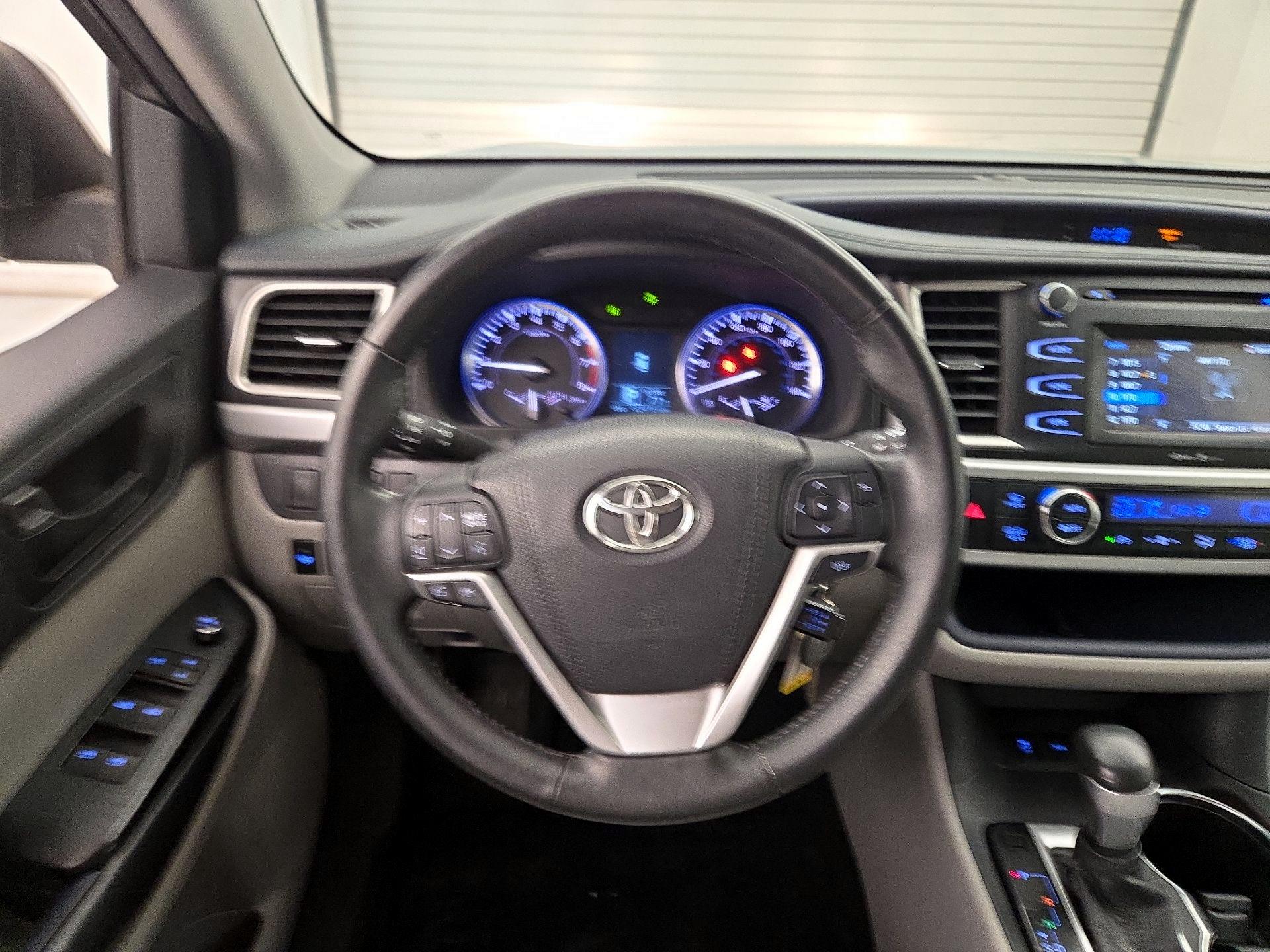 Thumbnail: 2015 Toyota Highlander - 10