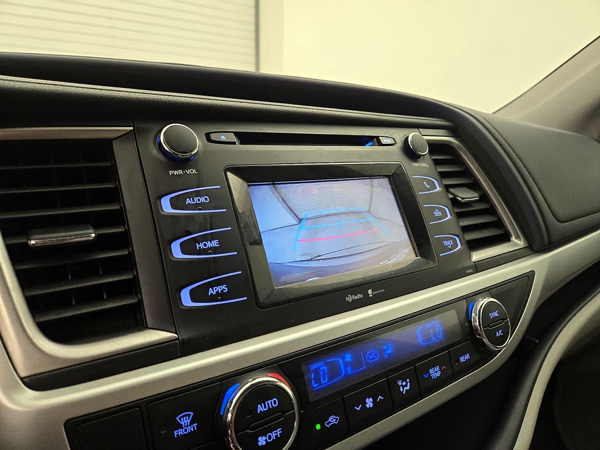 Thumbnail: 2015 Toyota Highlander - 14