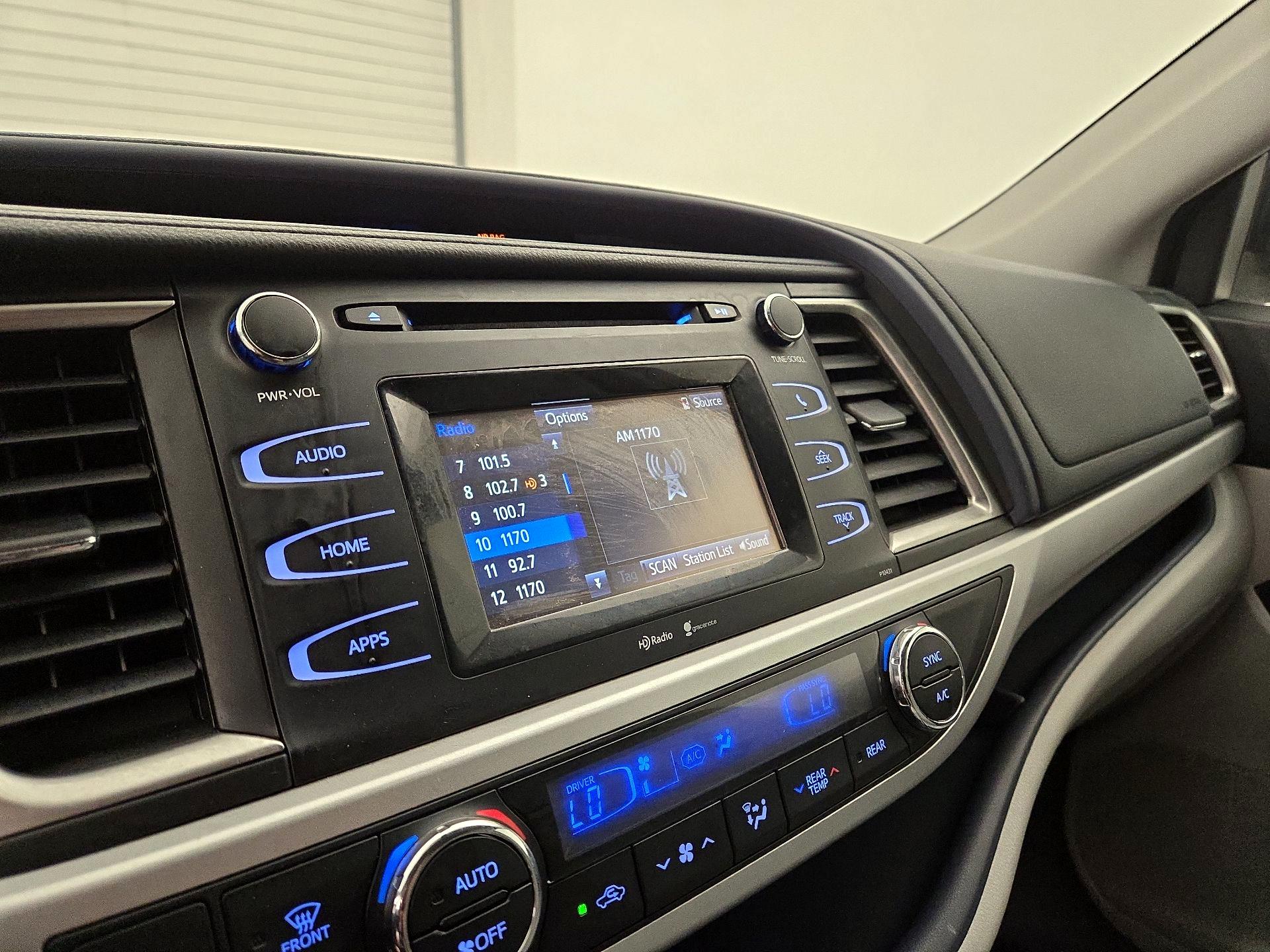 Thumbnail: 2015 Toyota Highlander - 15