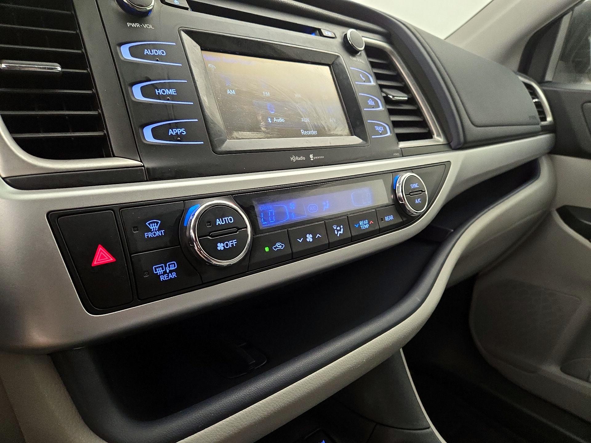 Thumbnail: 2015 Toyota Highlander - 16