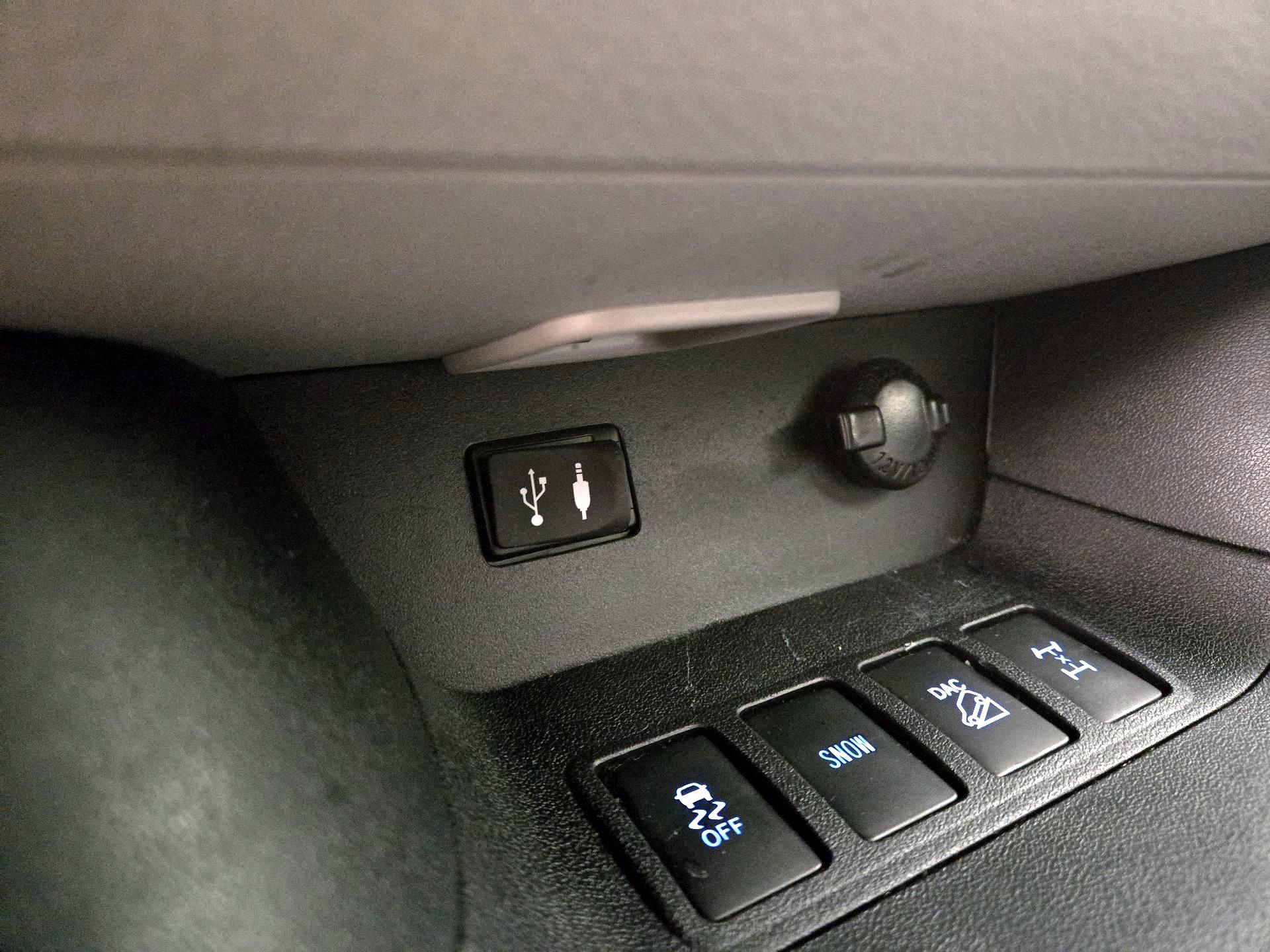 Thumbnail: 2015 Toyota Highlander - 18