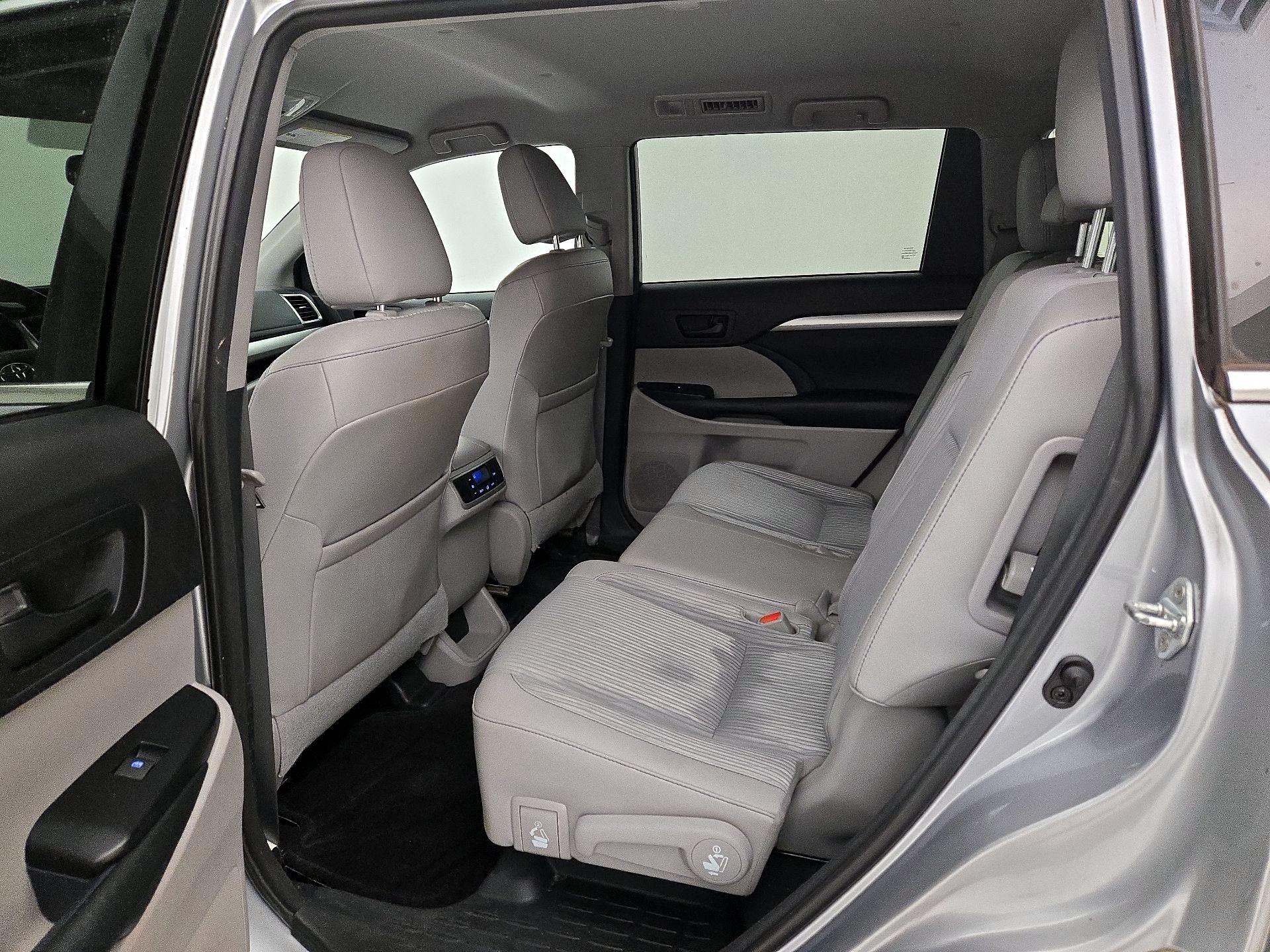 Thumbnail: 2015 Toyota Highlander - 19