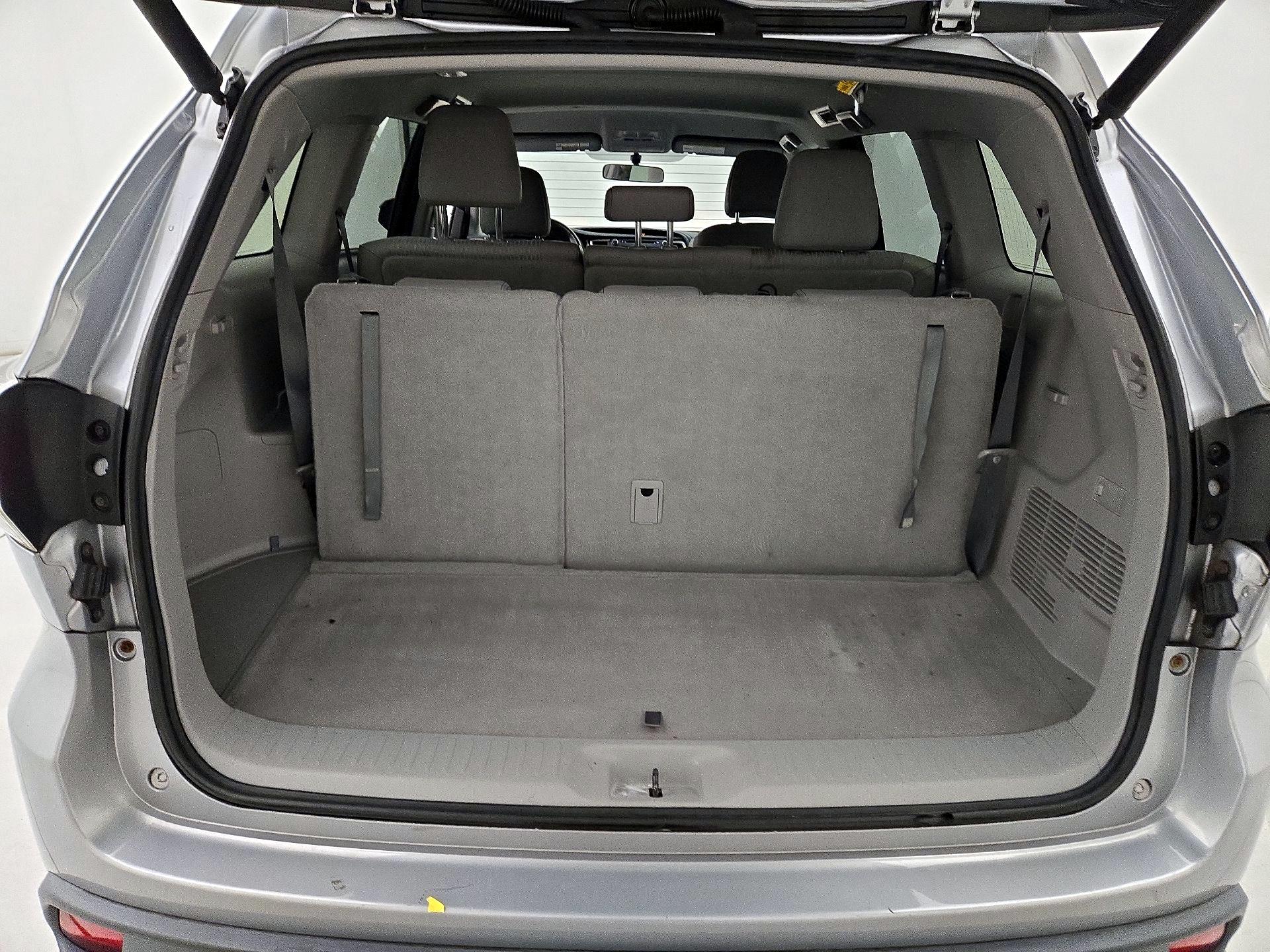 Thumbnail: 2015 Toyota Highlander - 20