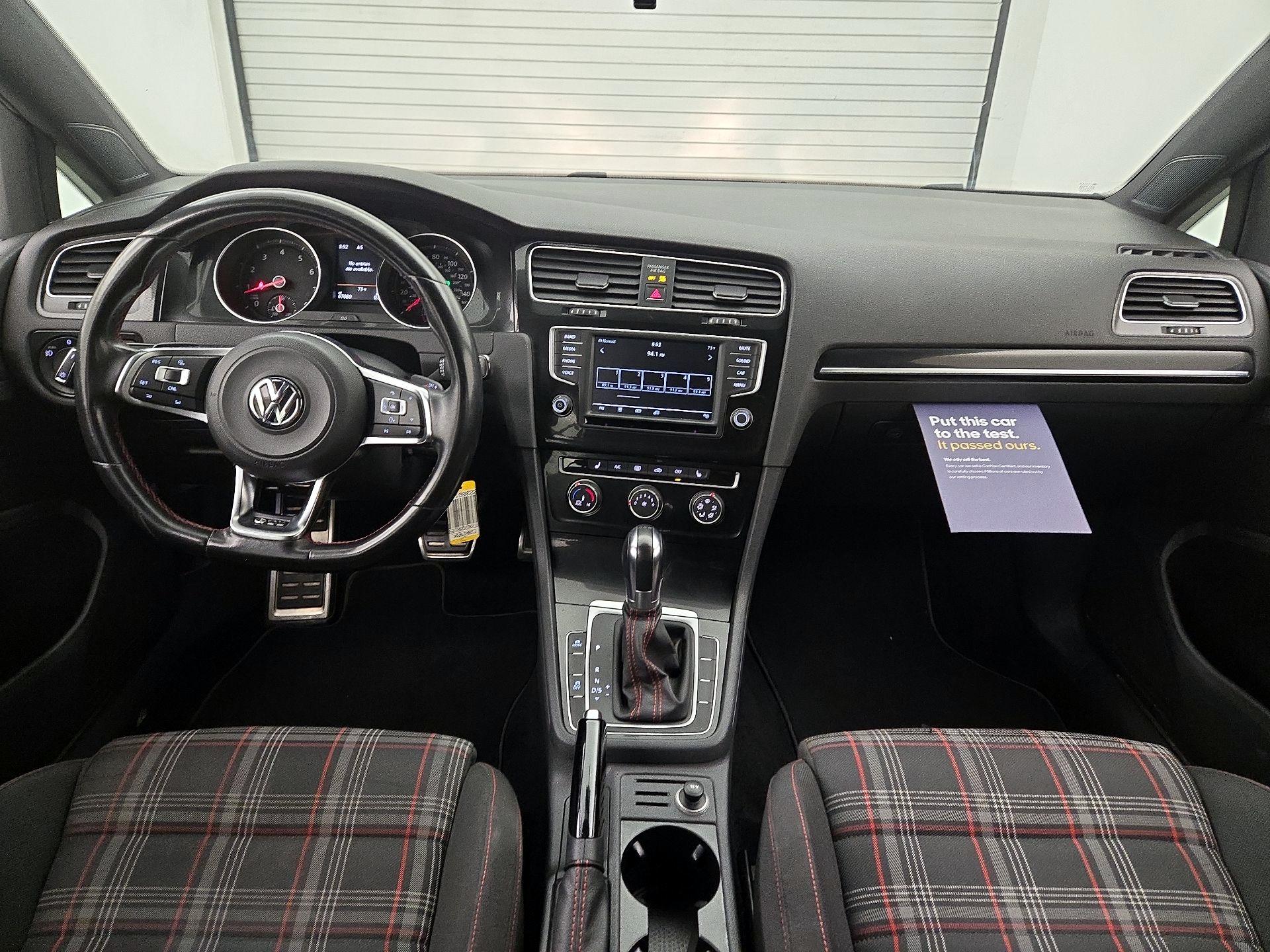 Thumbnail: 2016 Volkswagen Golf - 9