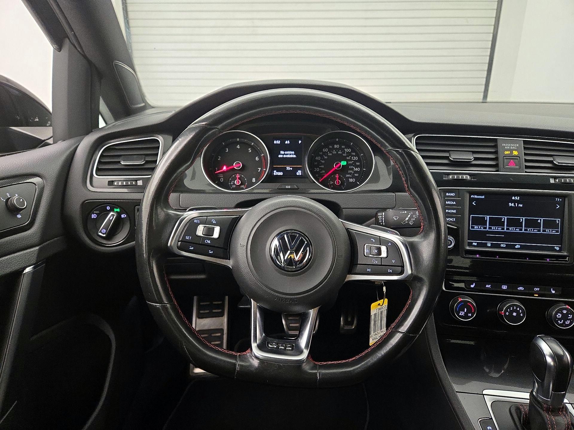 Thumbnail: 2016 Volkswagen Golf - 10