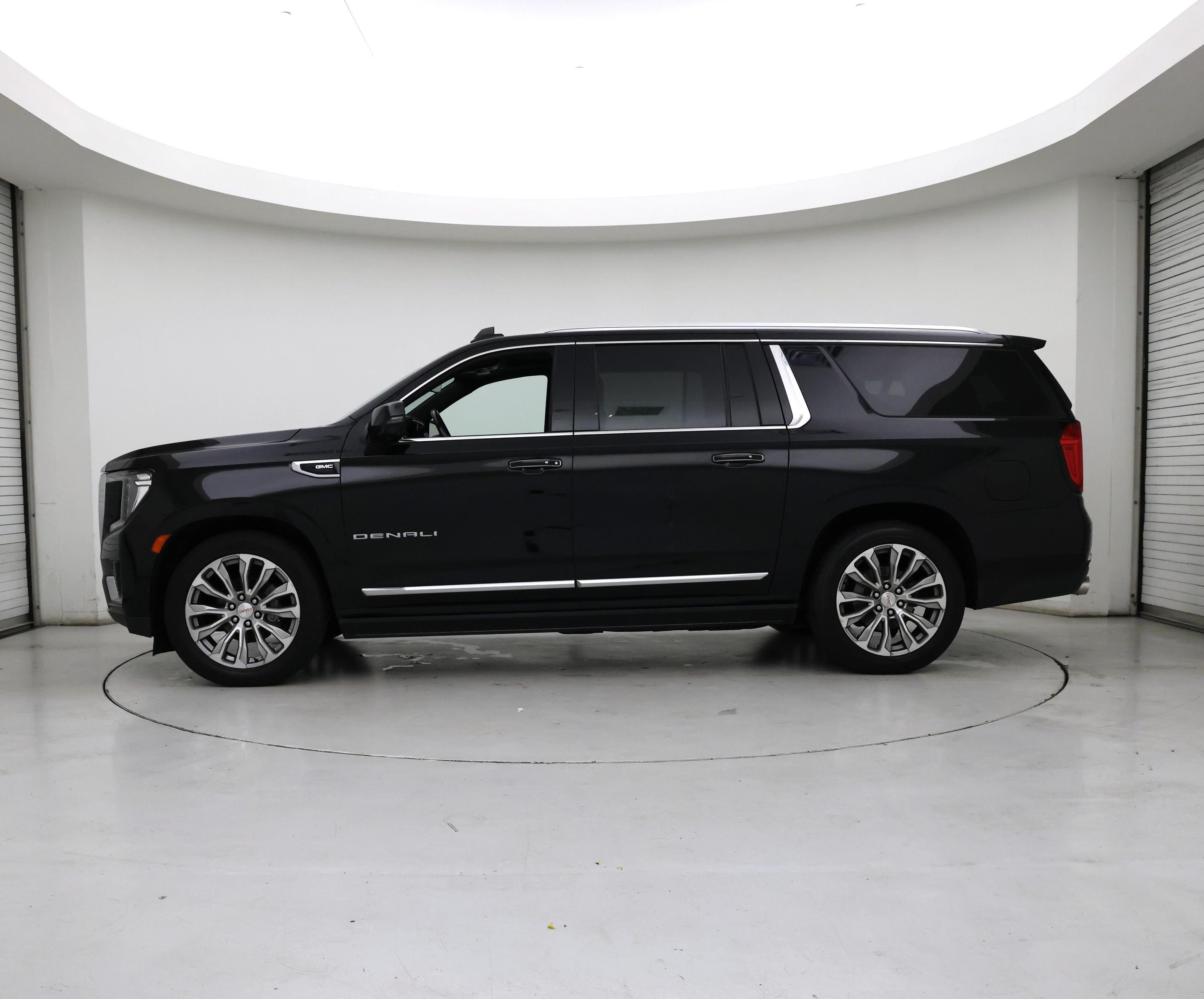 Thumbnail: 2022 GMC Yukon XL - 3