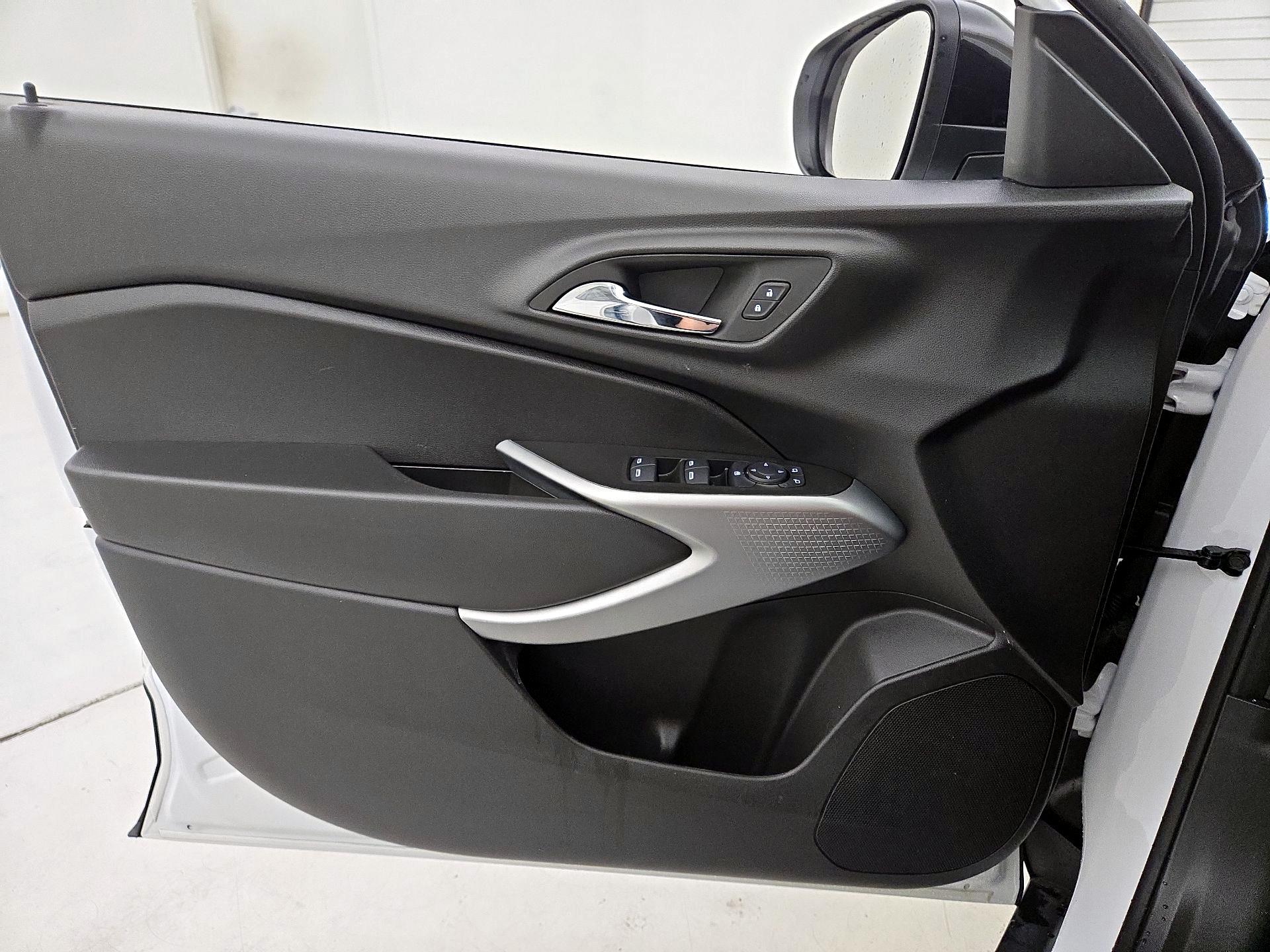 Thumbnail: 2025 Chevrolet Trax - 12