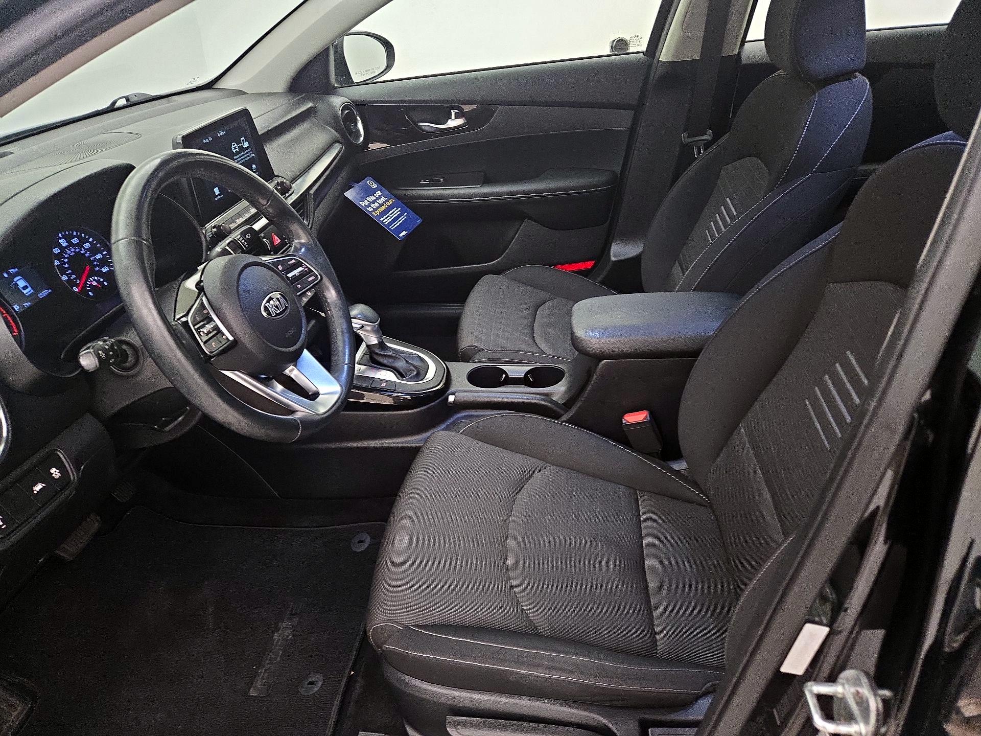 Thumbnail: 2019 Kia Forte - 11