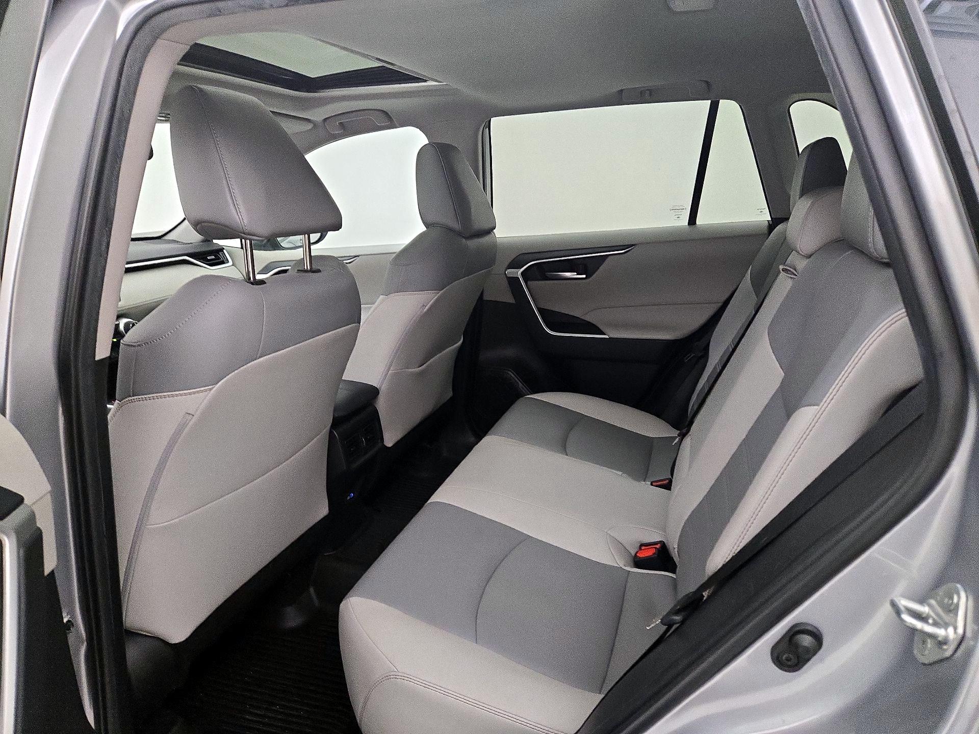 Thumbnail: 2022 Toyota RAV4 - 20