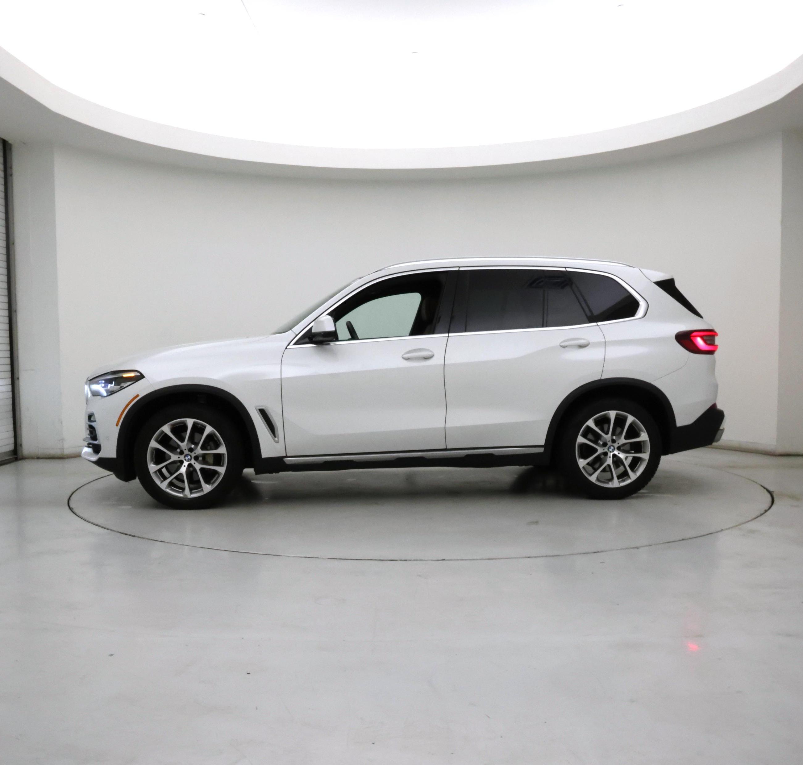 Thumbnail: 2021 BMW X5 - 3