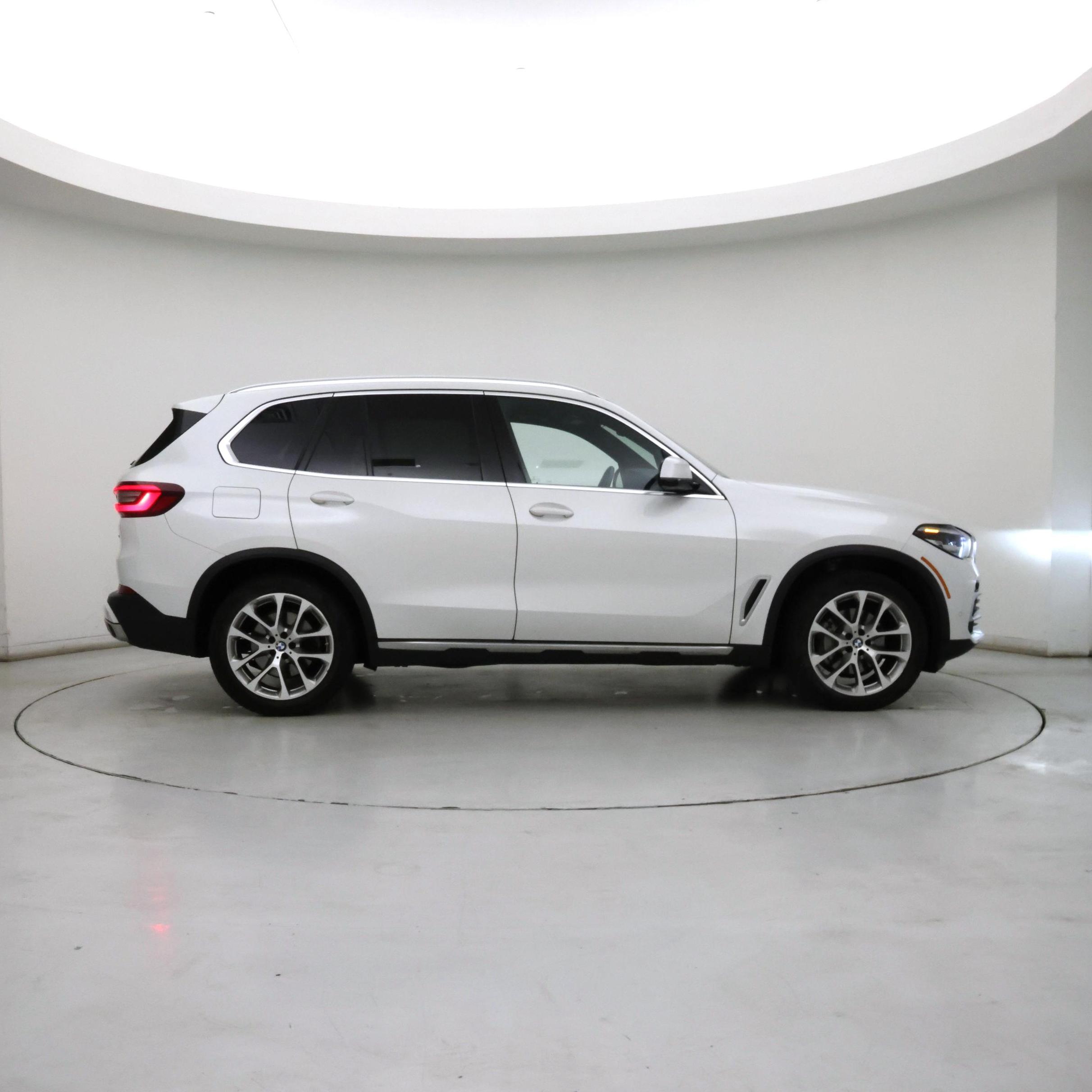 Thumbnail: 2021 BMW X5 - 7