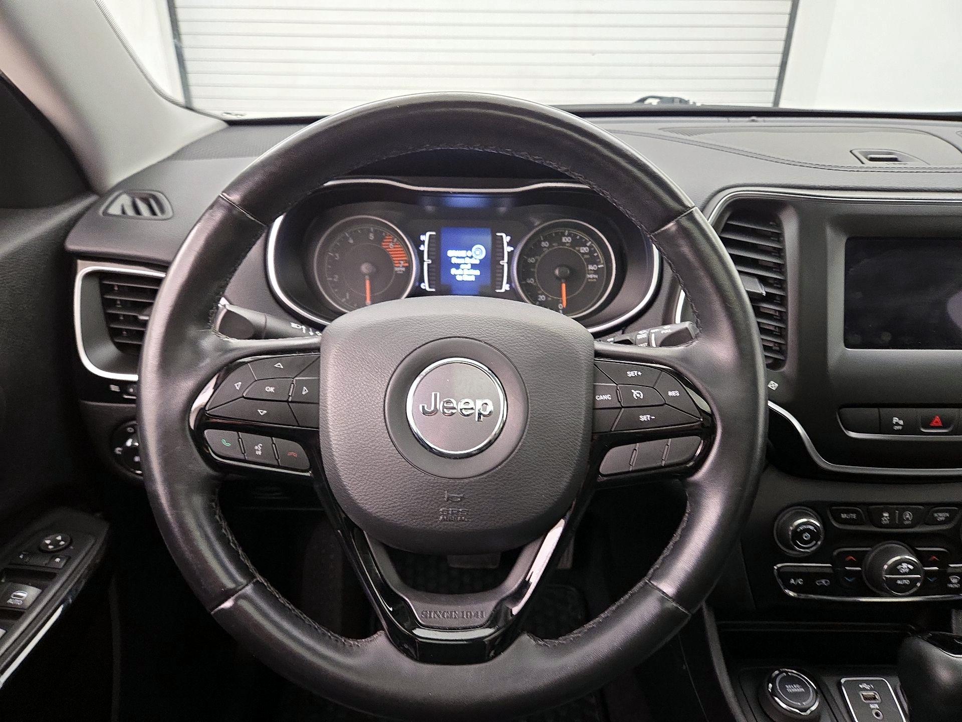 Thumbnail: 2020 Jeep Cherokee - 10