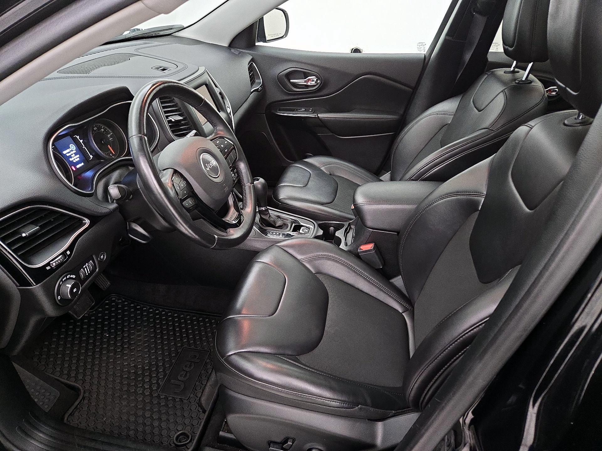 Thumbnail: 2020 Jeep Cherokee - 11