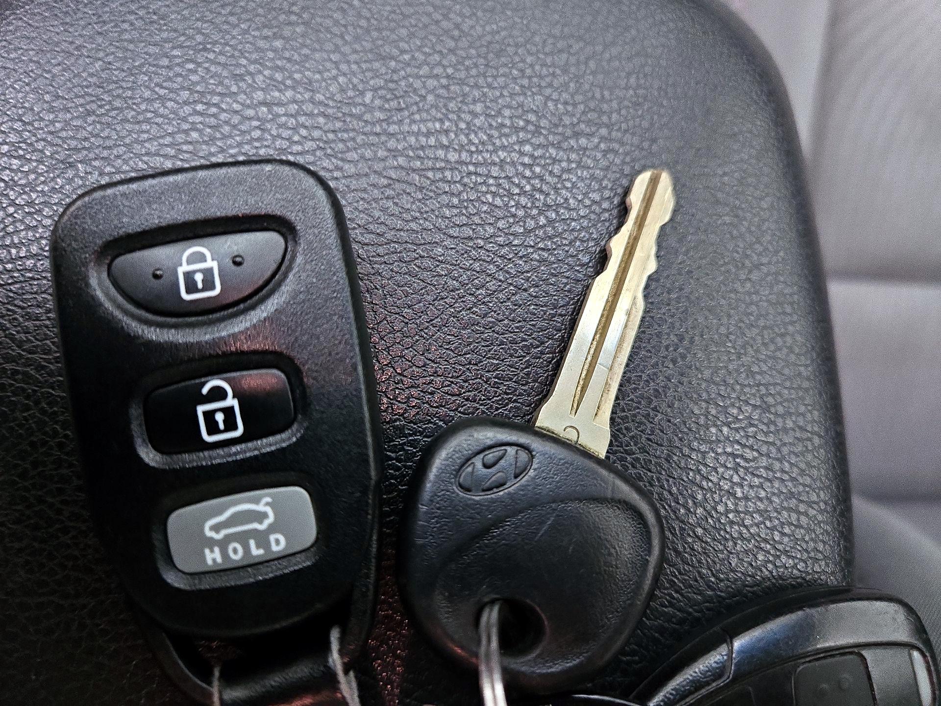 Thumbnail: 2014 Hyundai Elantra - 19