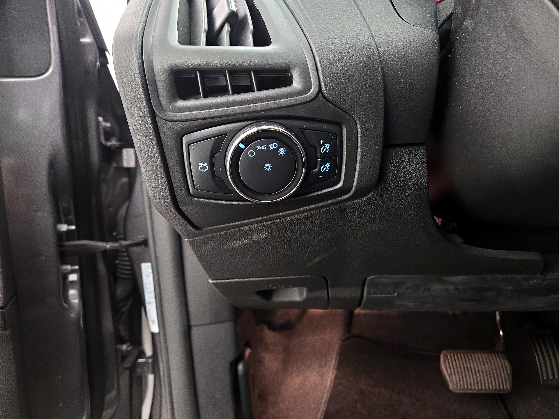 Thumbnail: 2013 Ford Focus - 13