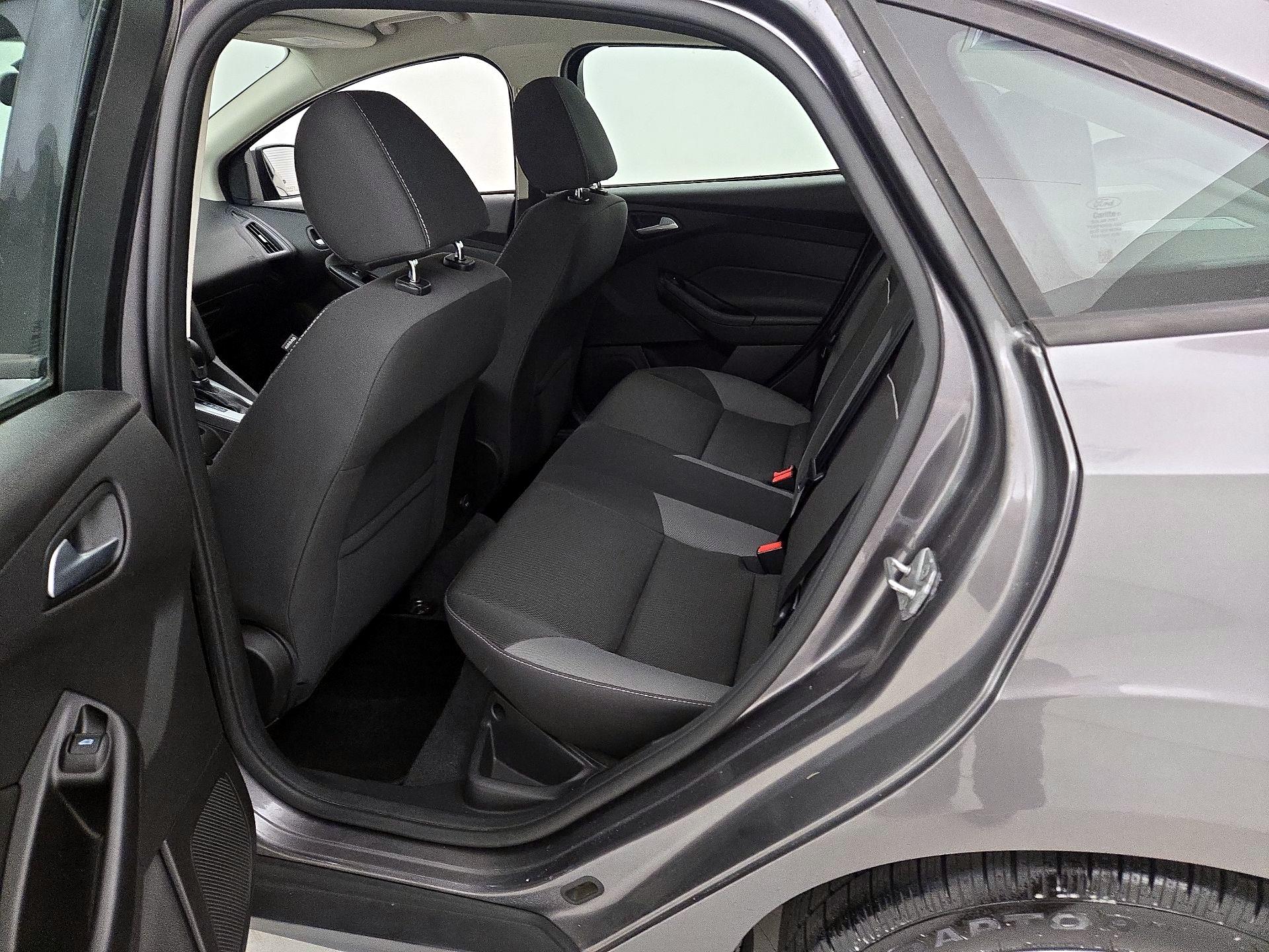 Thumbnail: 2013 Ford Focus - 17