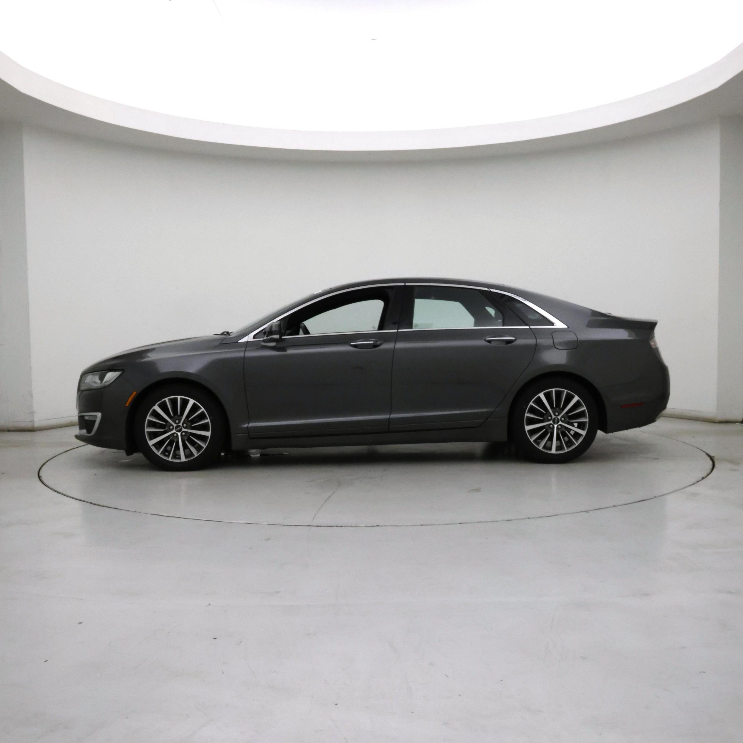 Thumbnail: 2019 Lincoln MKZ - 3