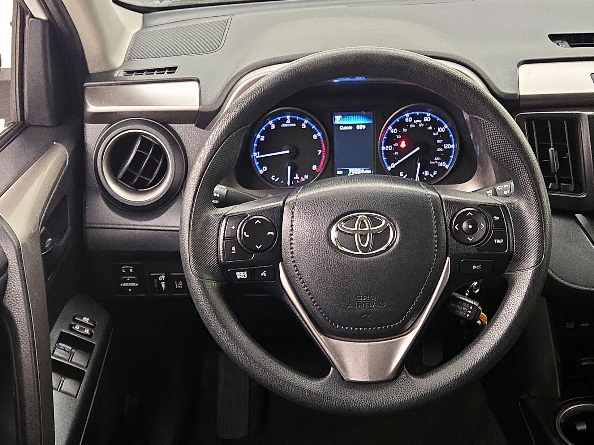 Thumbnail: 2018 Toyota RAV4 - 10