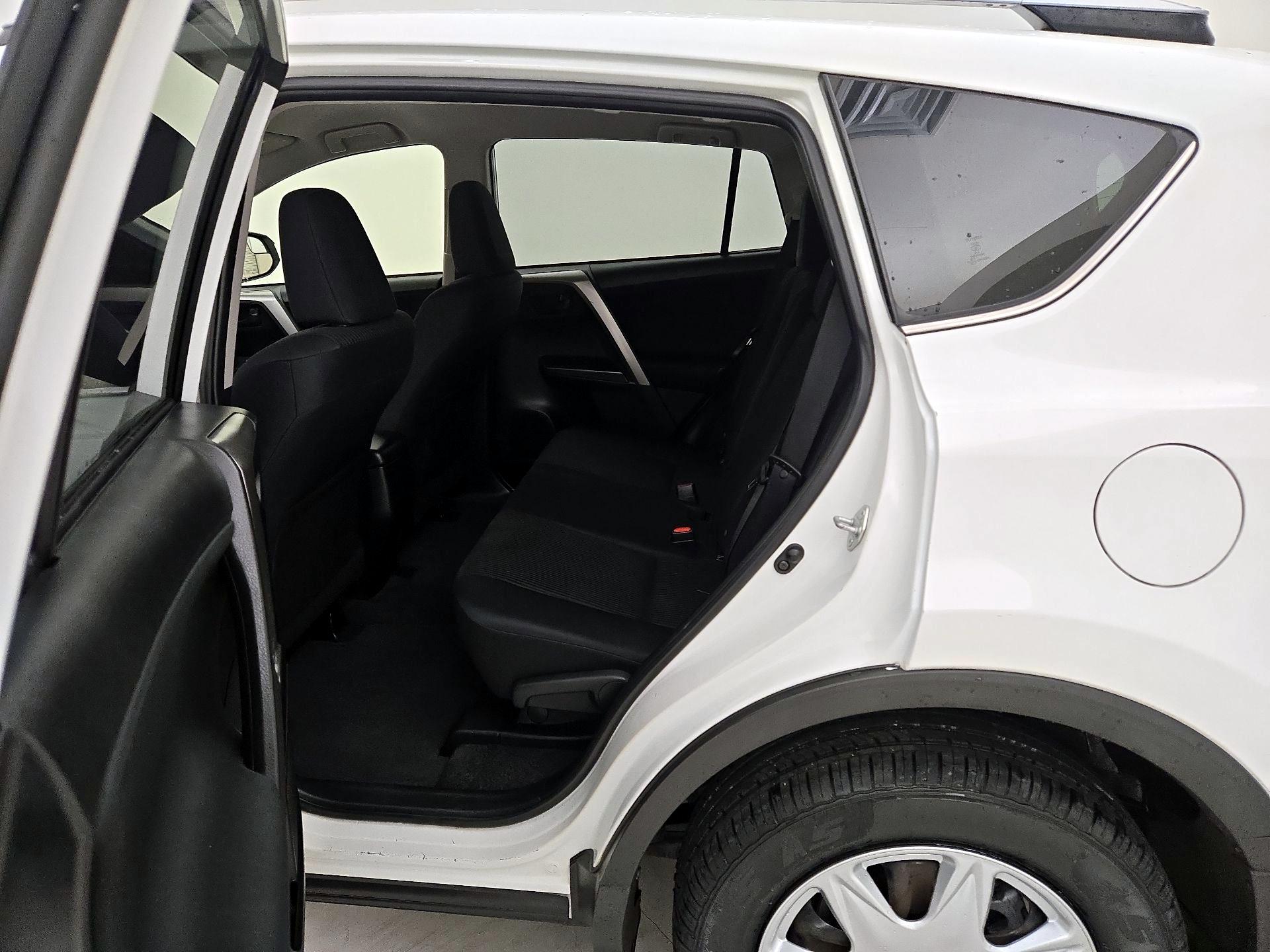 Thumbnail: 2018 Toyota RAV4 - 17