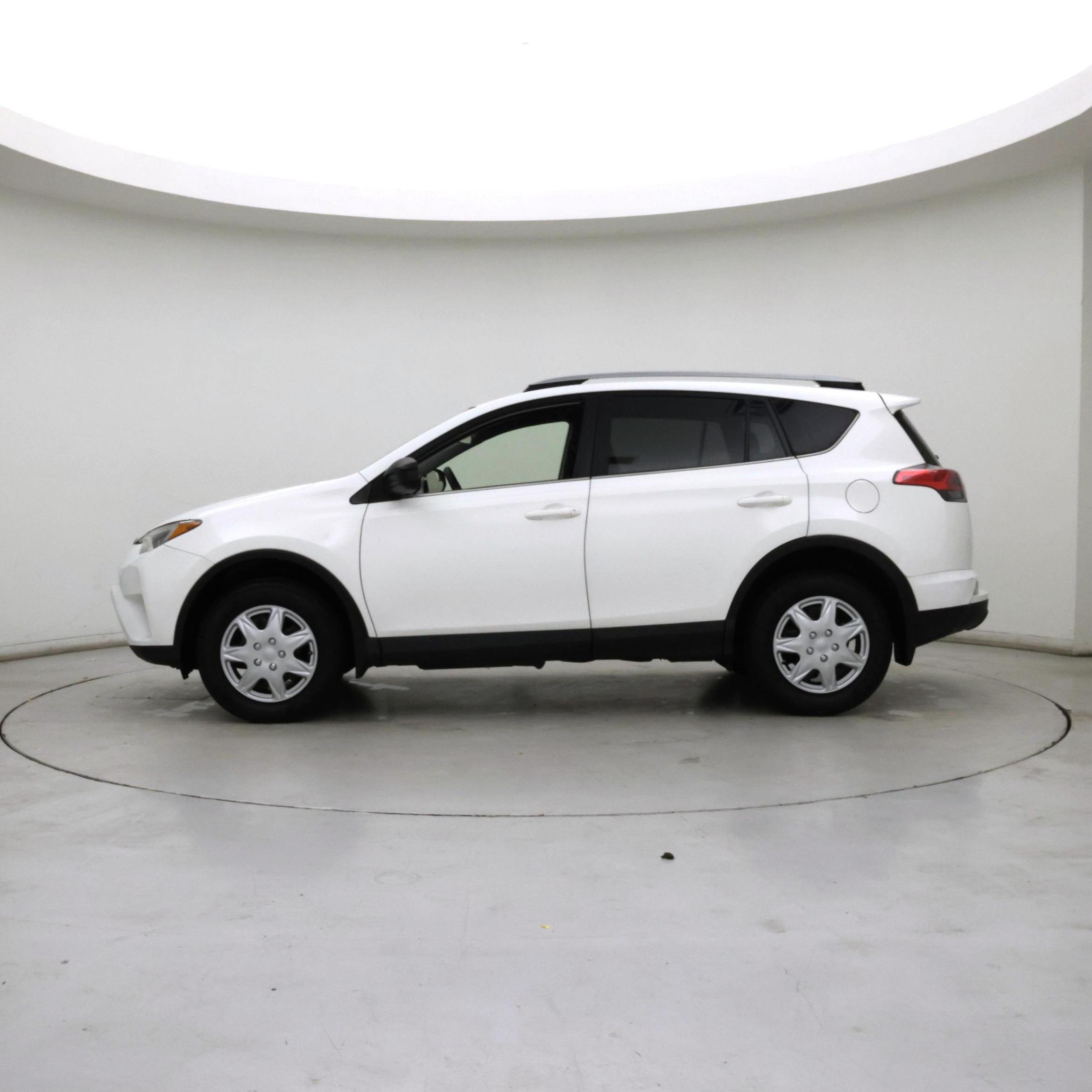 Thumbnail: 2018 Toyota RAV4 - 3