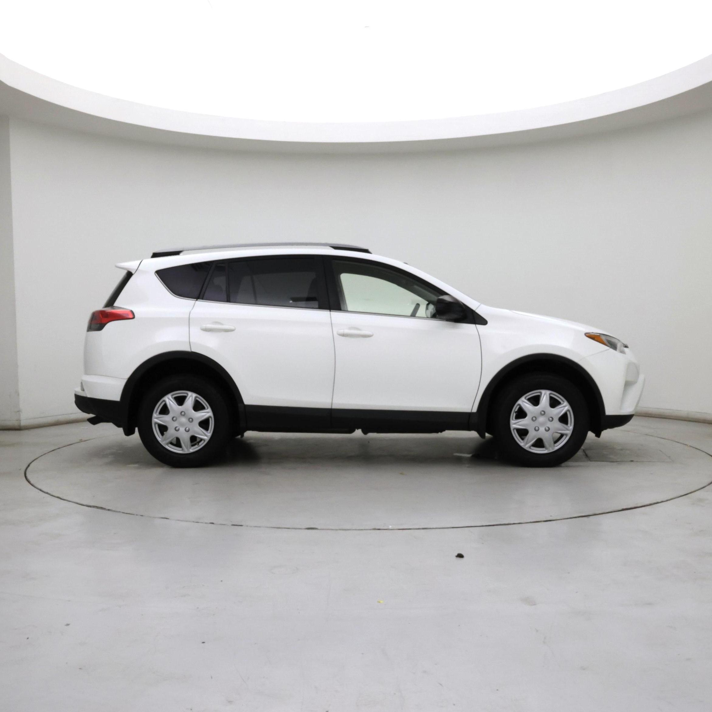 Thumbnail: 2018 Toyota RAV4 - 7