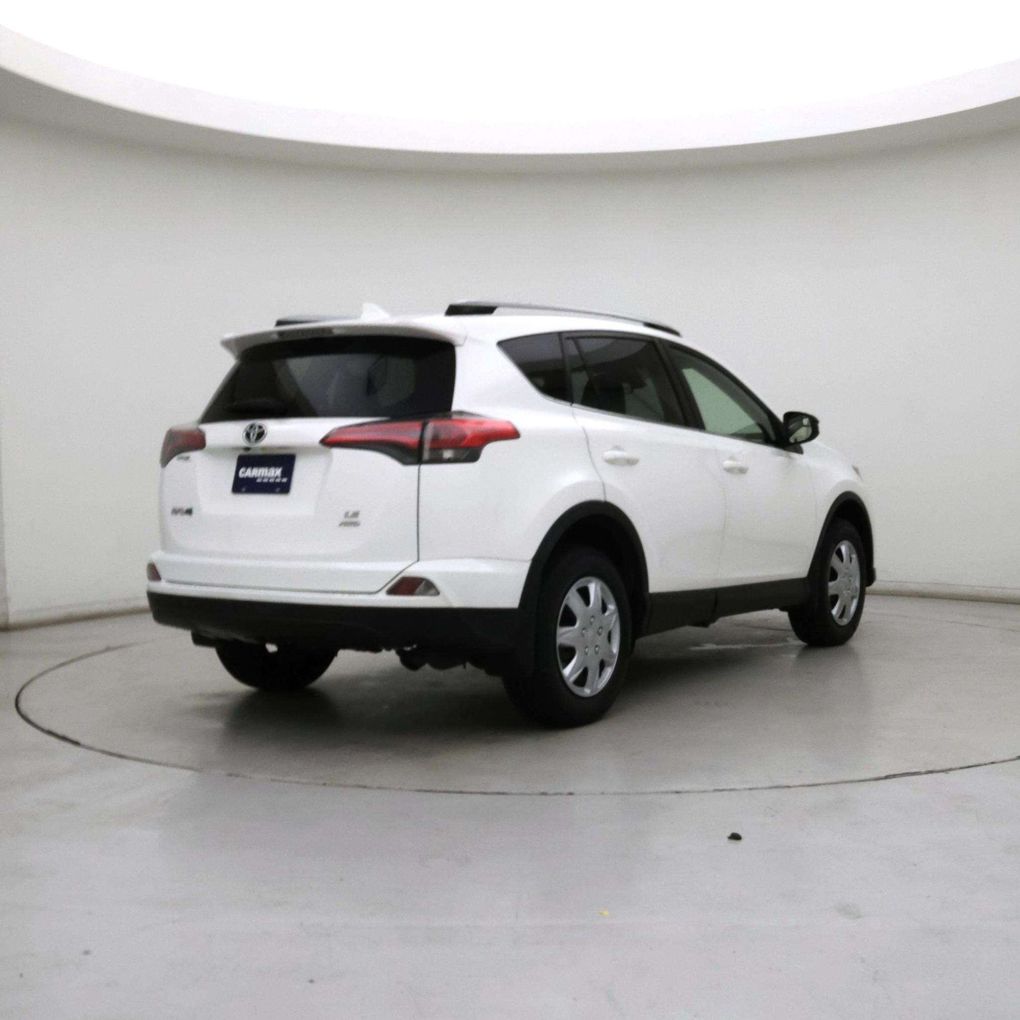 Thumbnail: 2018 Toyota RAV4 - 8