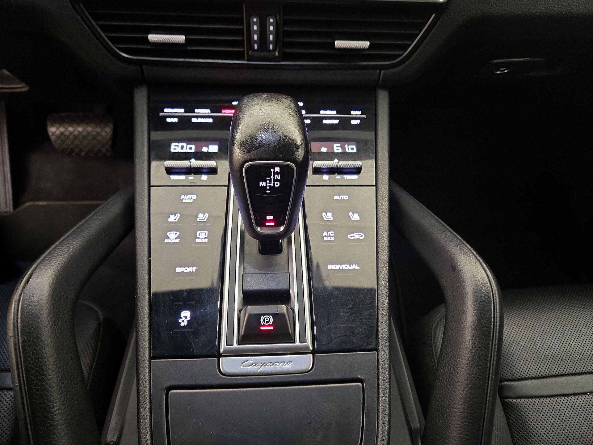 Thumbnail: 2019 Porsche Cayenne - 16