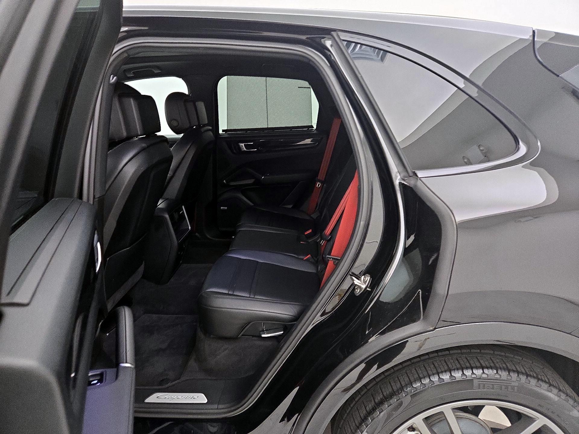 Thumbnail: 2019 Porsche Cayenne - 17