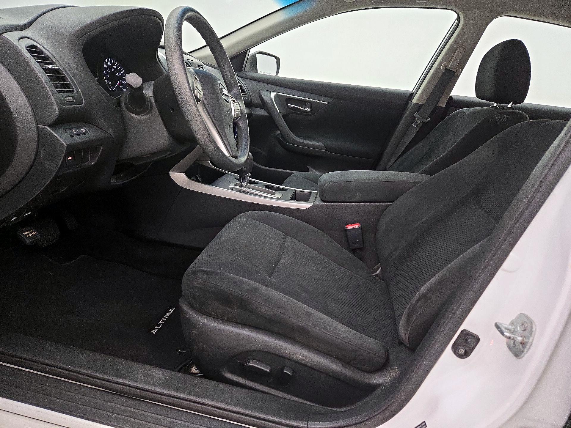 Thumbnail: 2015 Nissan Altima - 11