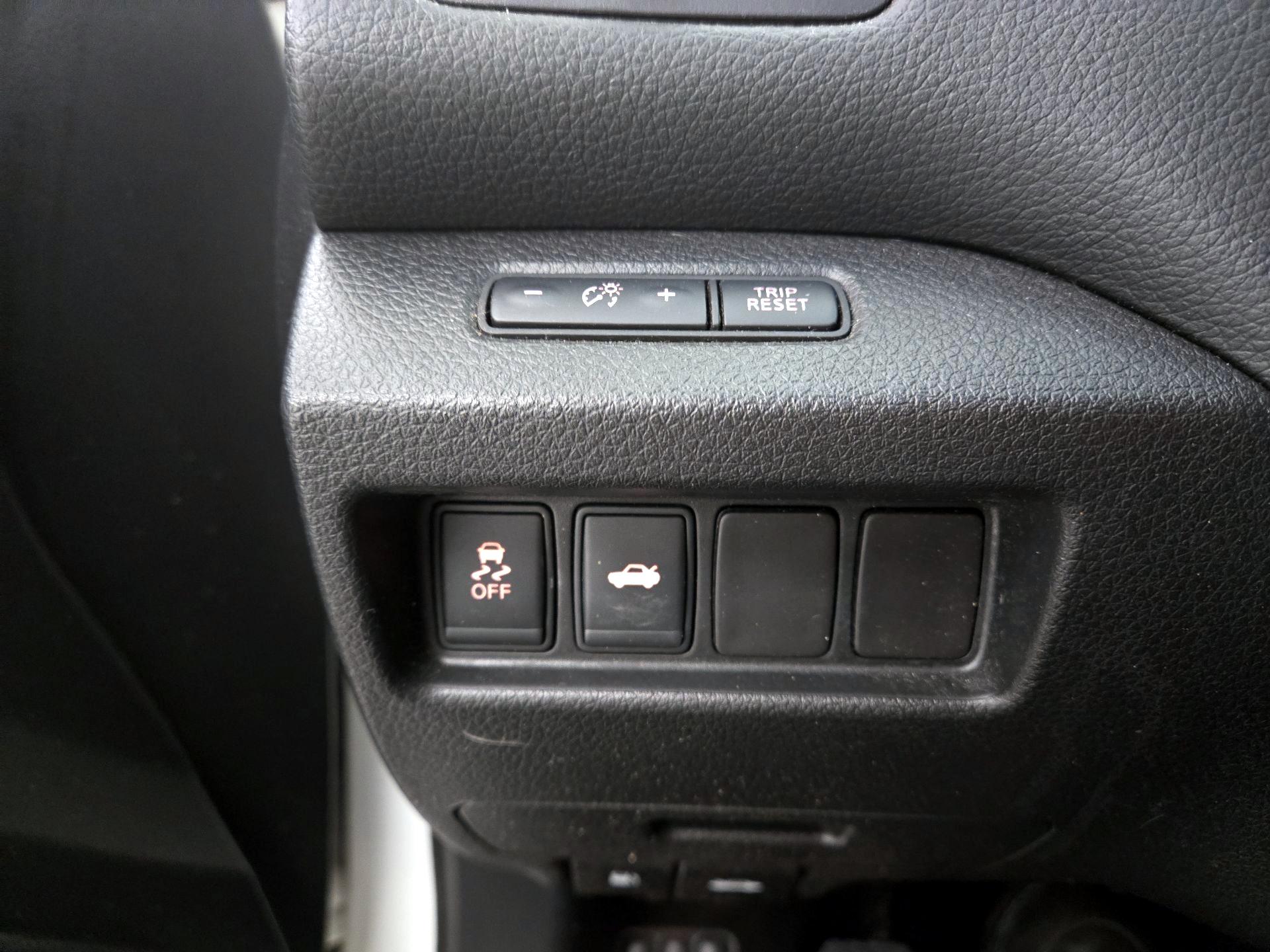 Thumbnail: 2015 Nissan Altima - 13