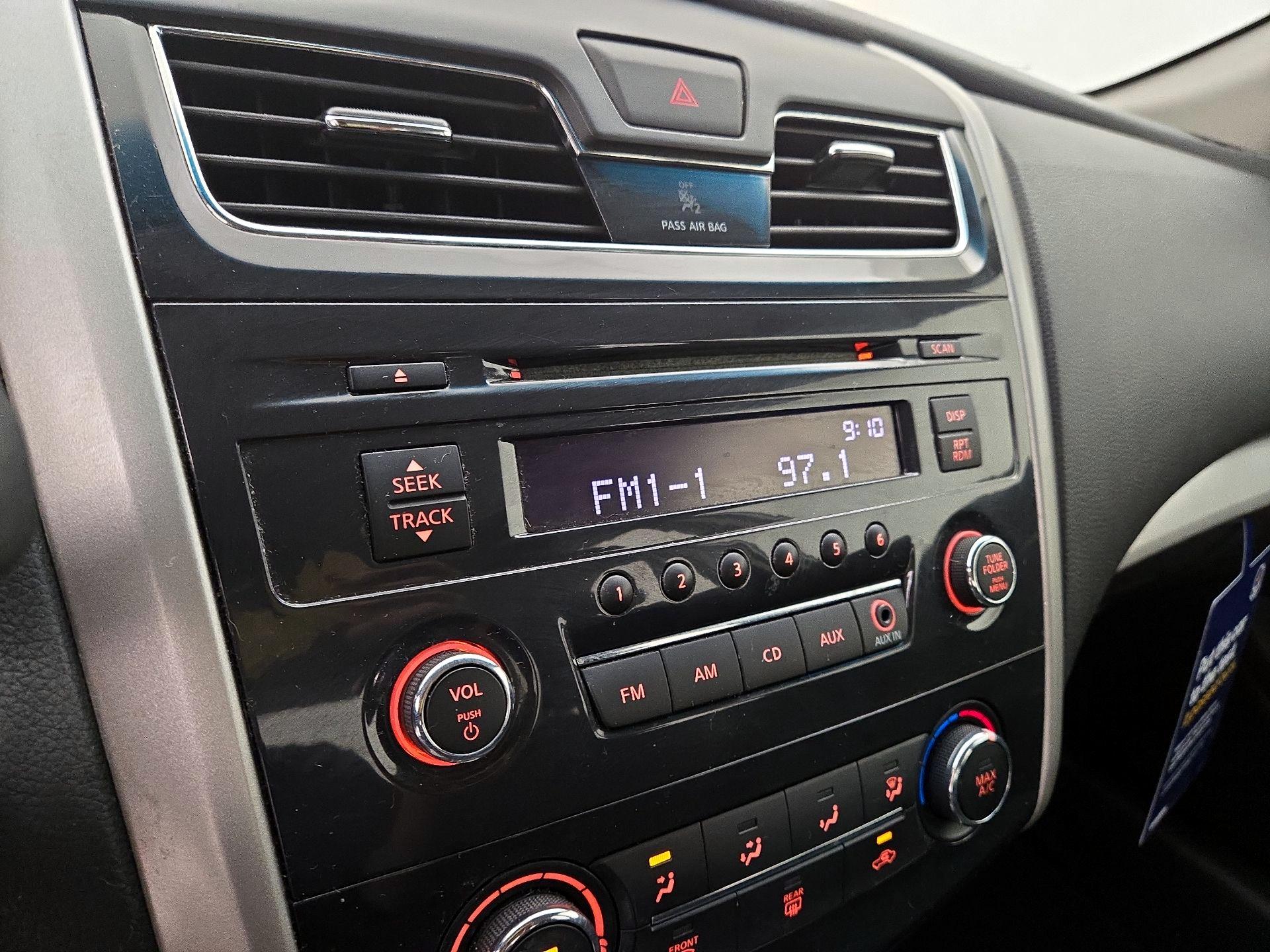 Thumbnail: 2015 Nissan Altima - 14