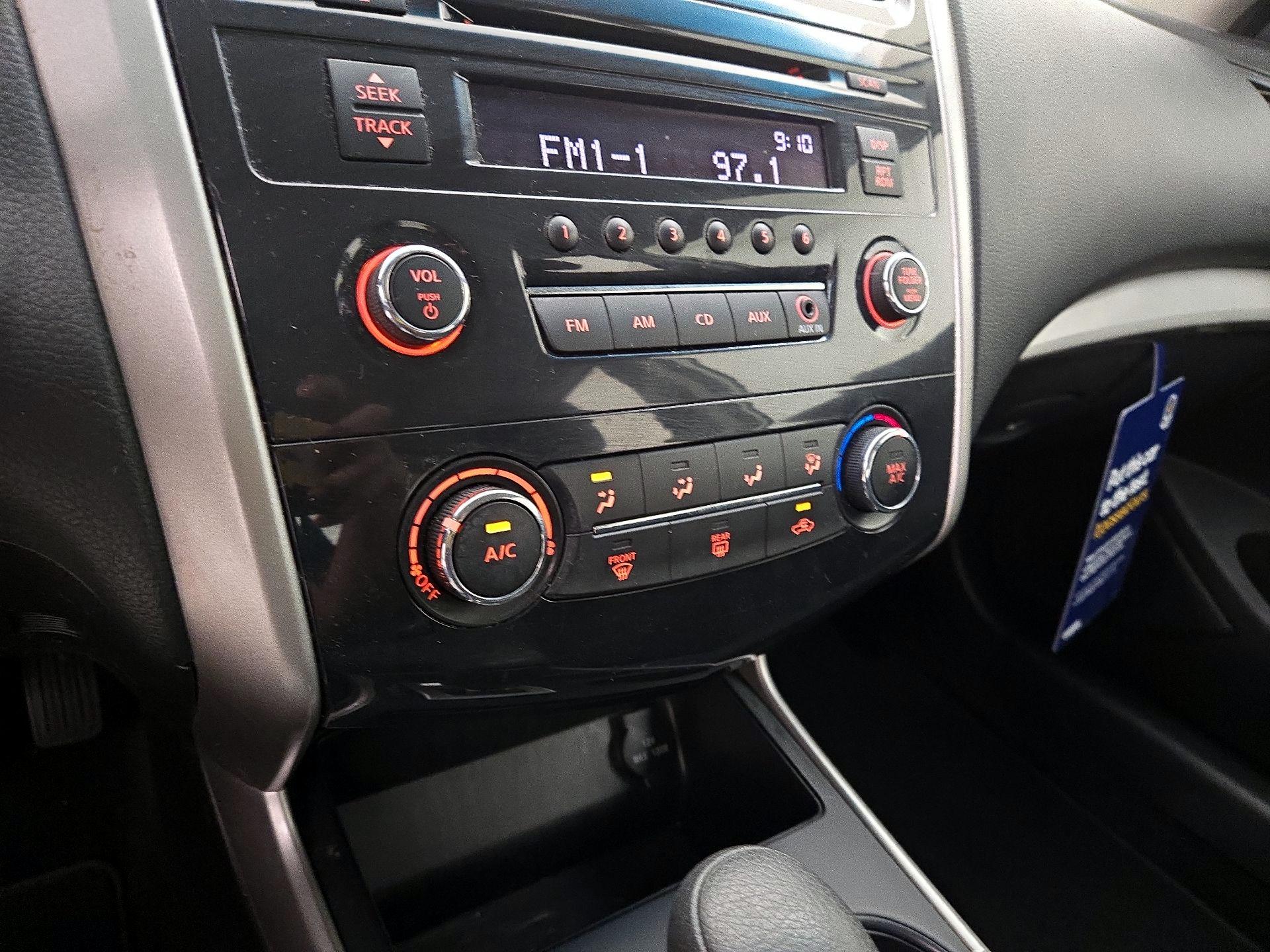 Thumbnail: 2015 Nissan Altima - 15