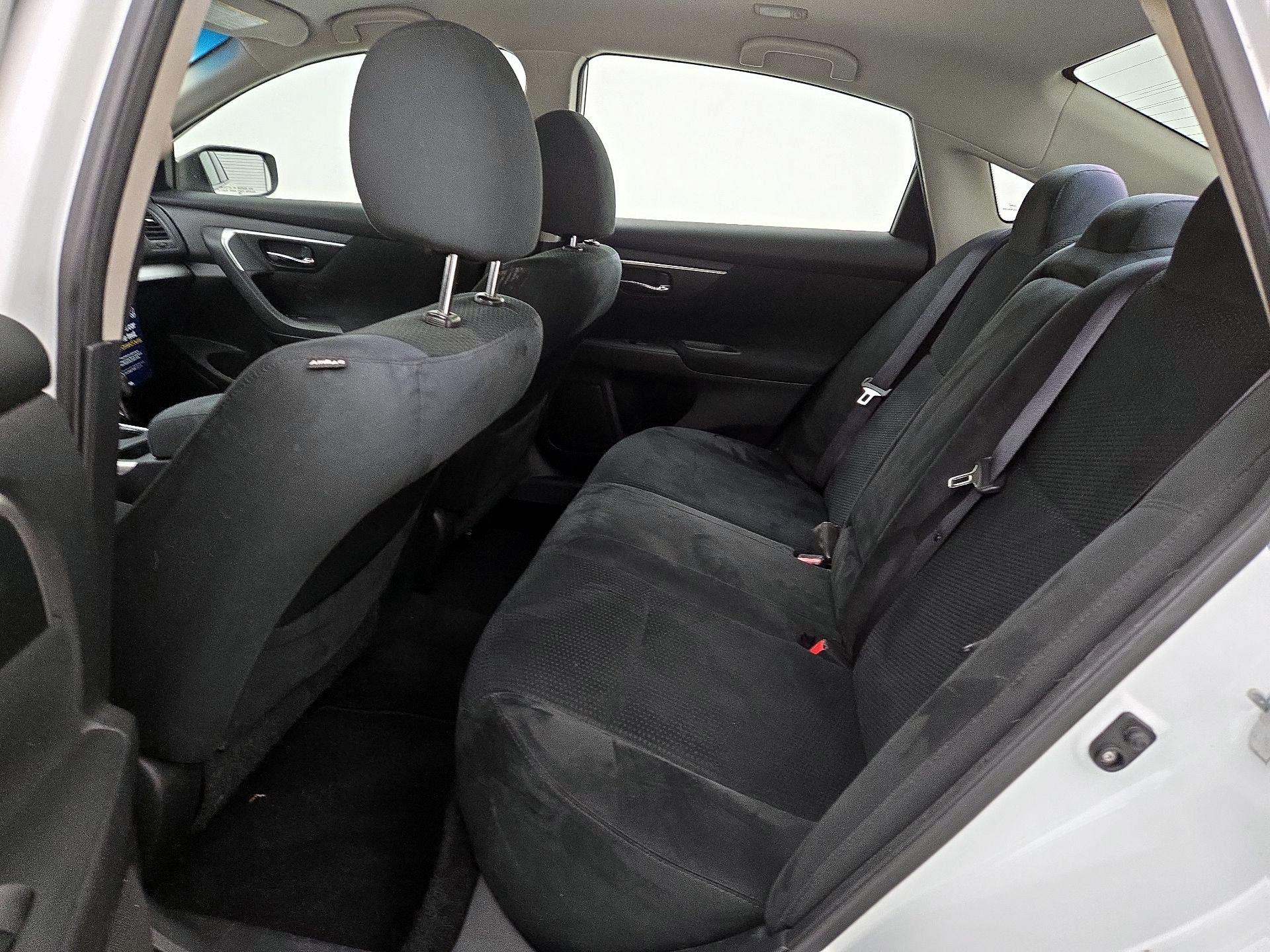 Thumbnail: 2015 Nissan Altima - 17