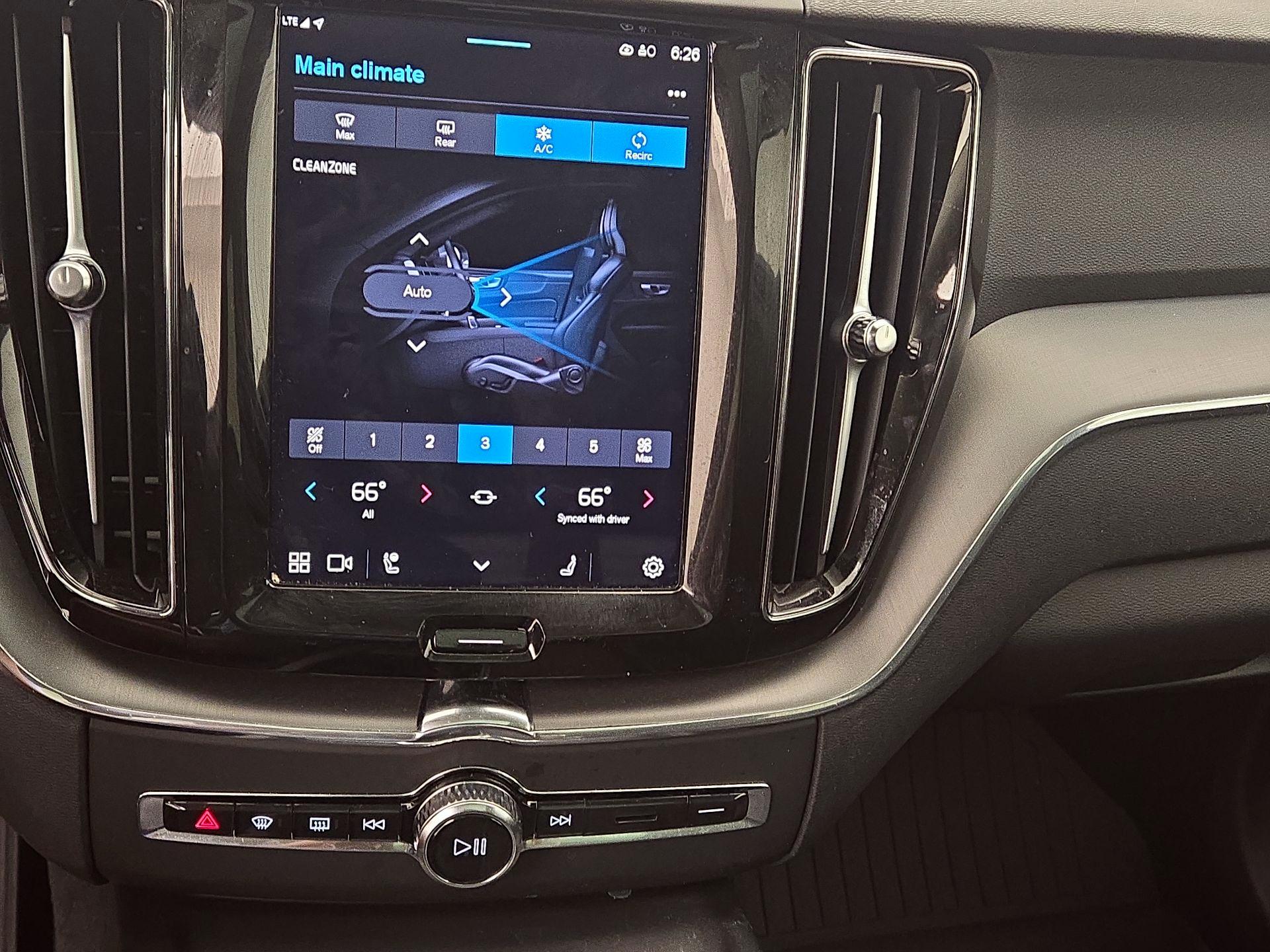 Thumbnail: 2024 Volvo XC60 - 15