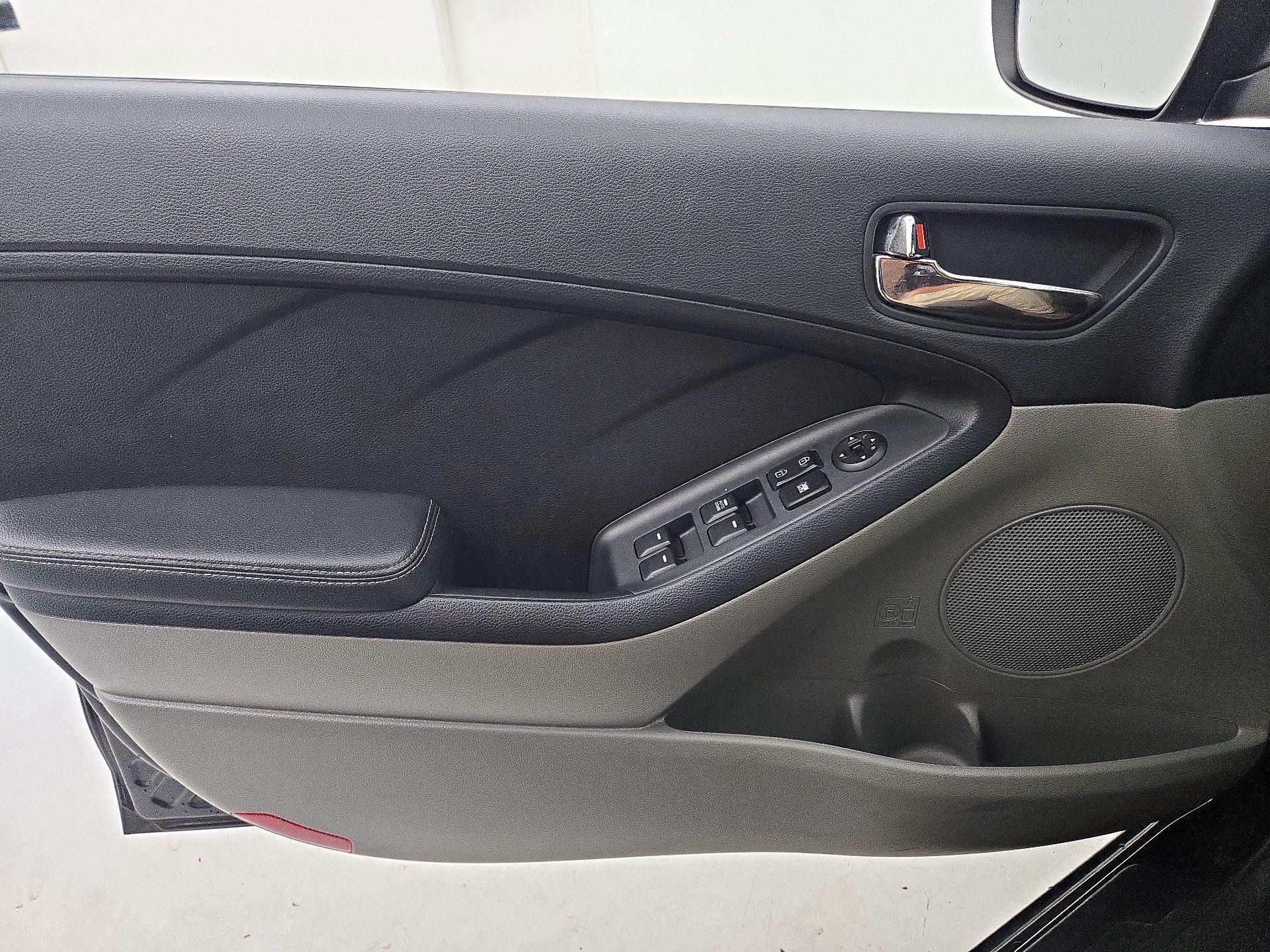 Thumbnail: 2015 Kia Forte - 12