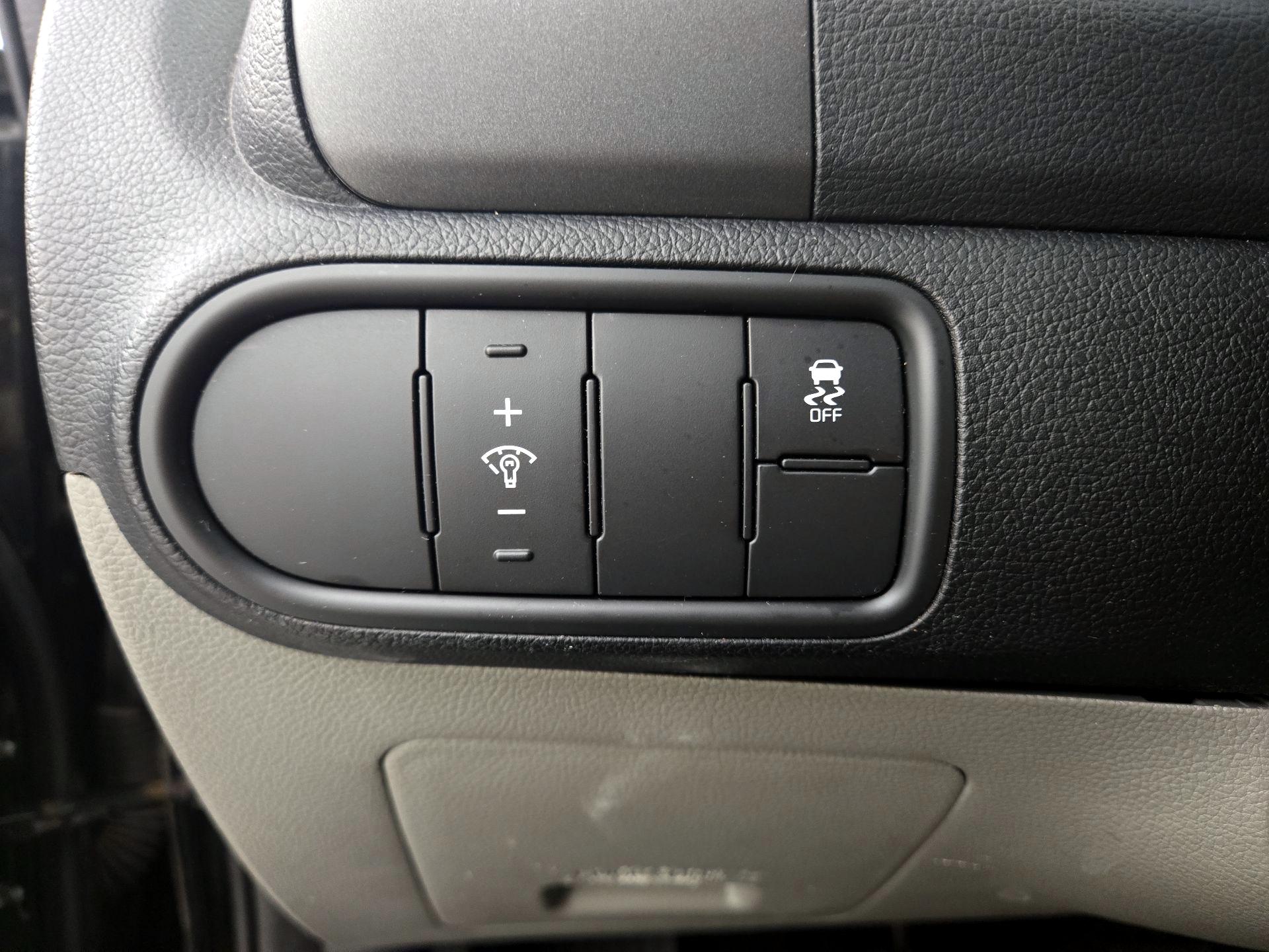 Thumbnail: 2015 Kia Forte - 13